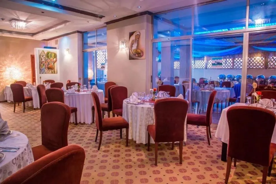 Restaurant/places to eat in Hotel Karisimbi