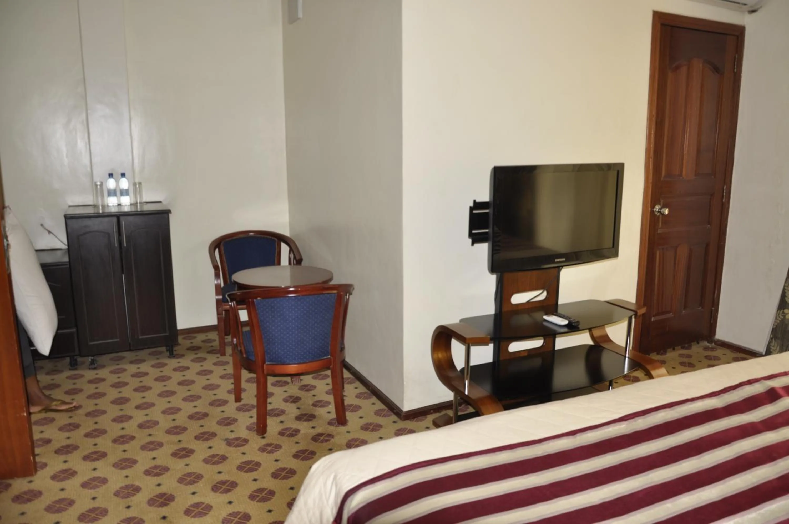 TV and multimedia in Hotel Karisimbi