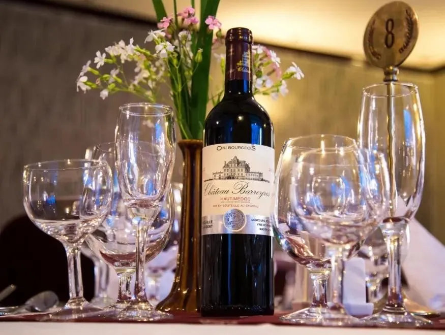 Restaurant/places to eat in Hotel Karisimbi