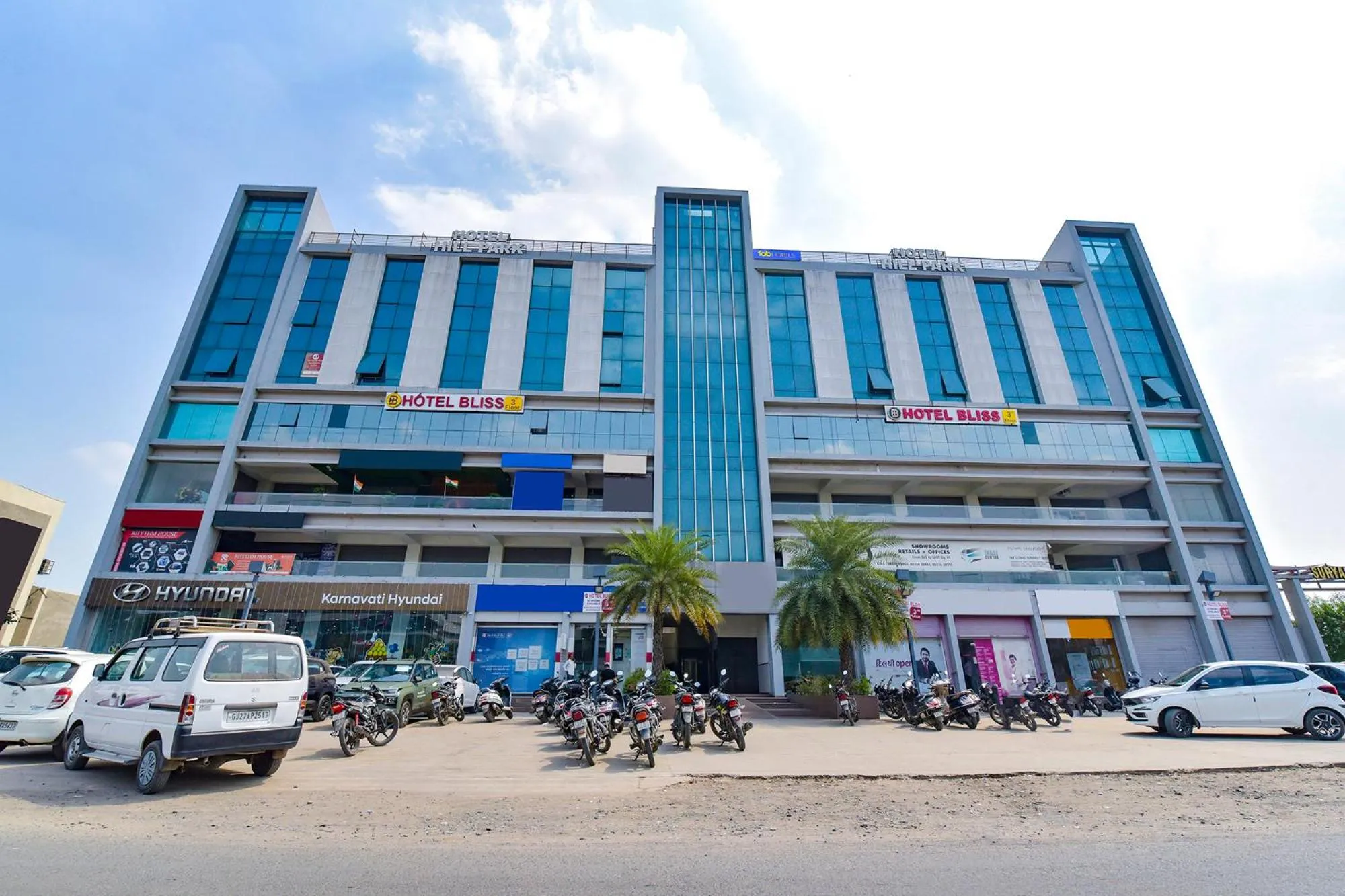 Facade/entrance in FabHotel Bliss