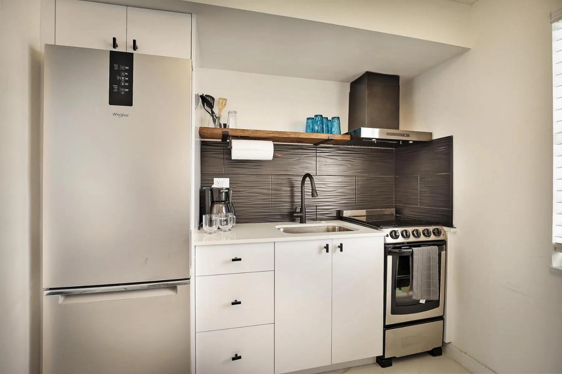 Kitchen or kitchenette in La Mer Suites