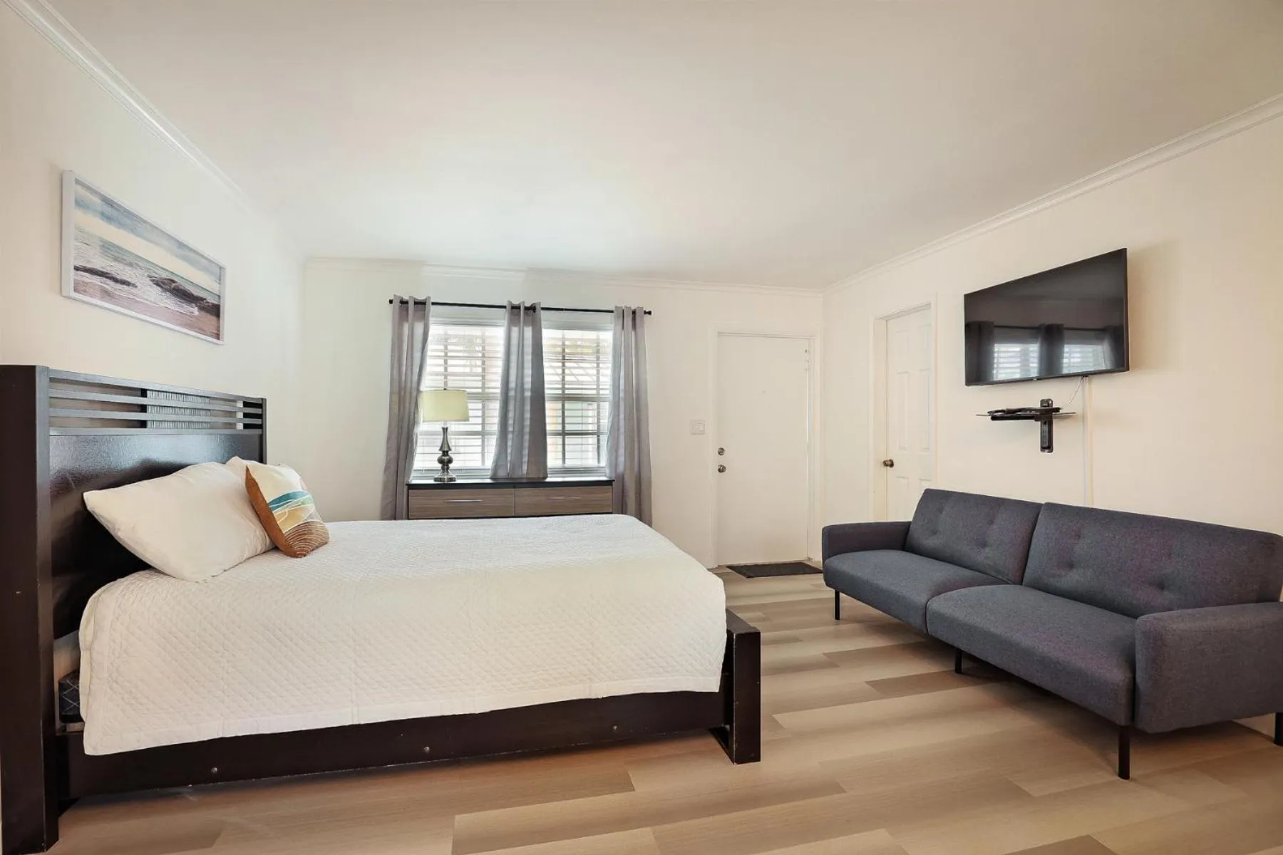 Bed in La Mer Suites