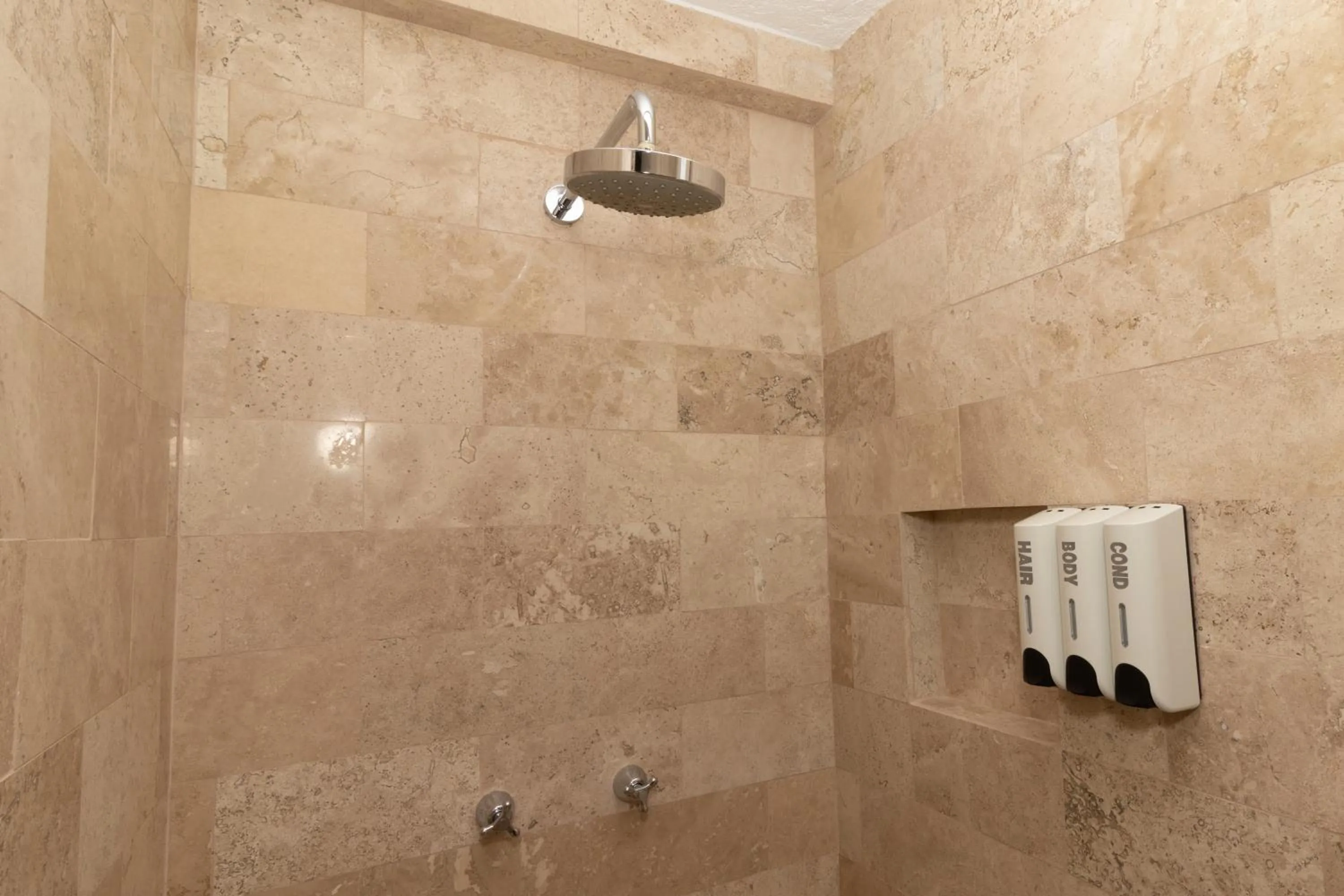 Shower in Hotel Yahalis