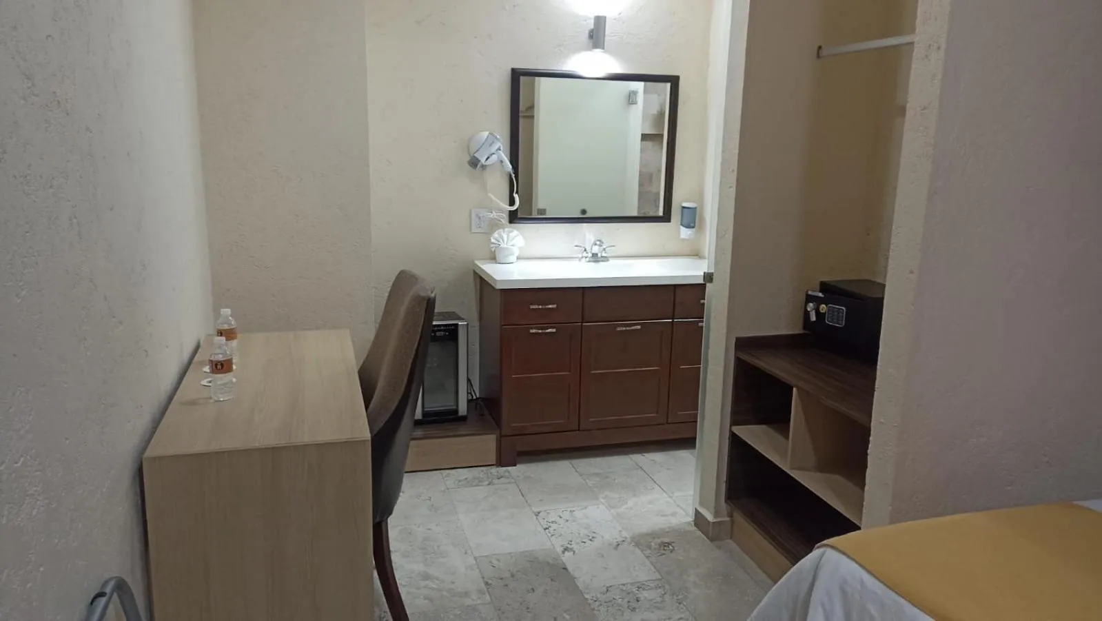 Bed in Hotel Yahalis