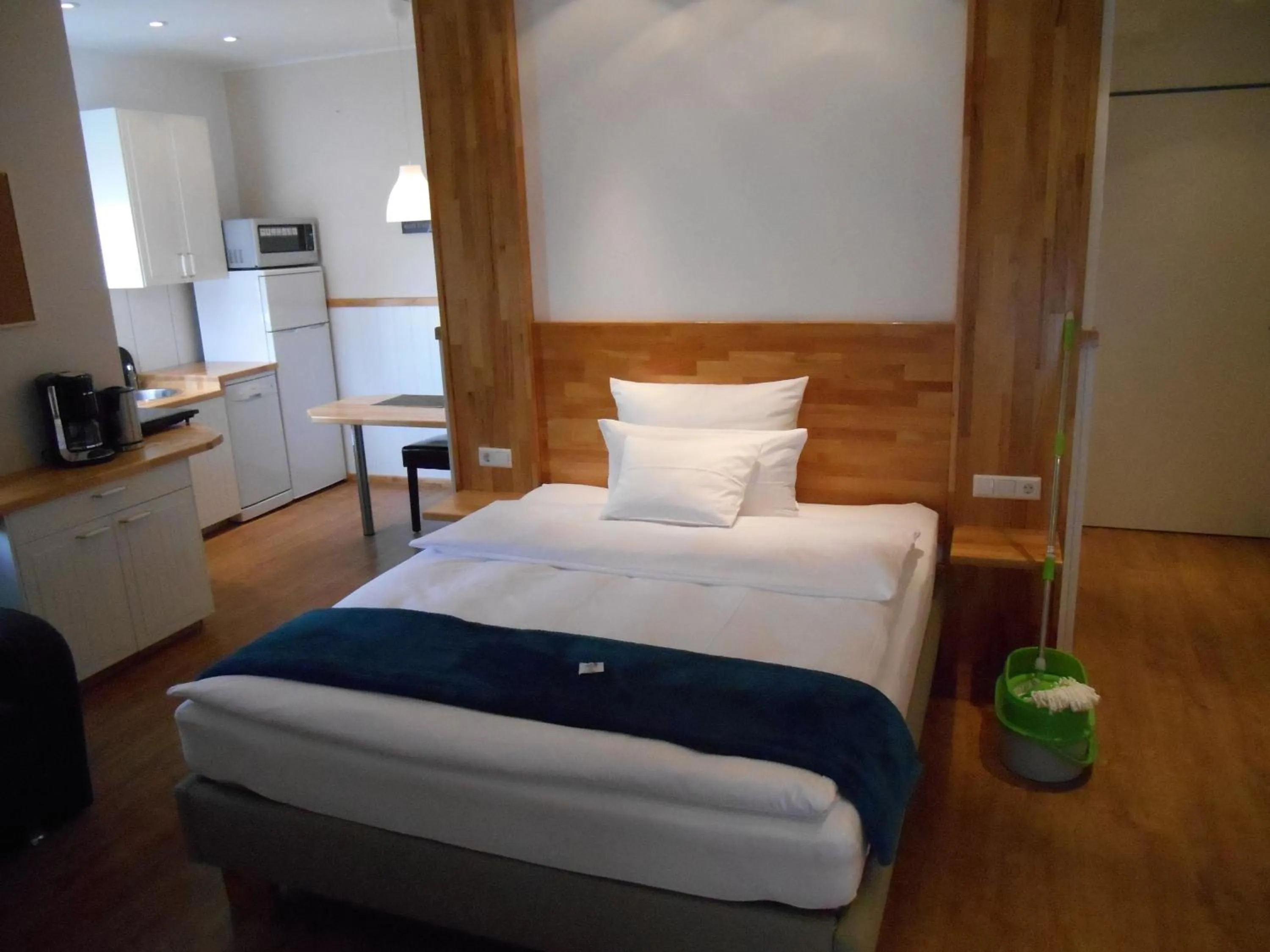 Photo of the whole room, Bed in Warum ins Hotel