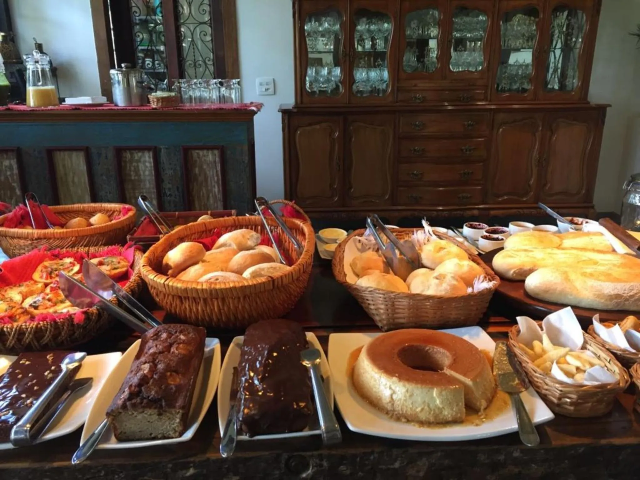 Continental breakfast in Pousada Chão de Minas