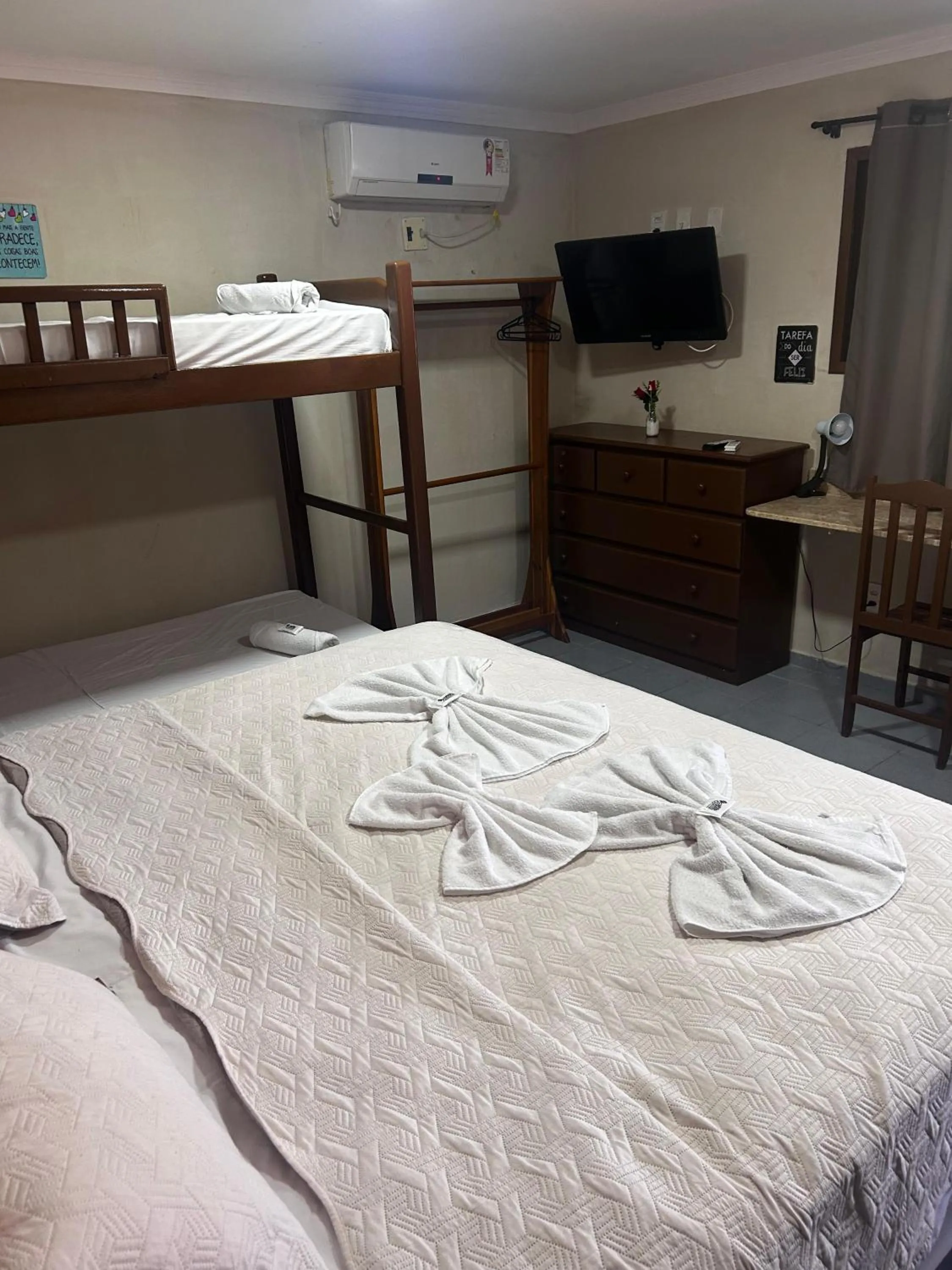 Photo of the whole room, Bed in Pousada Flor Dália