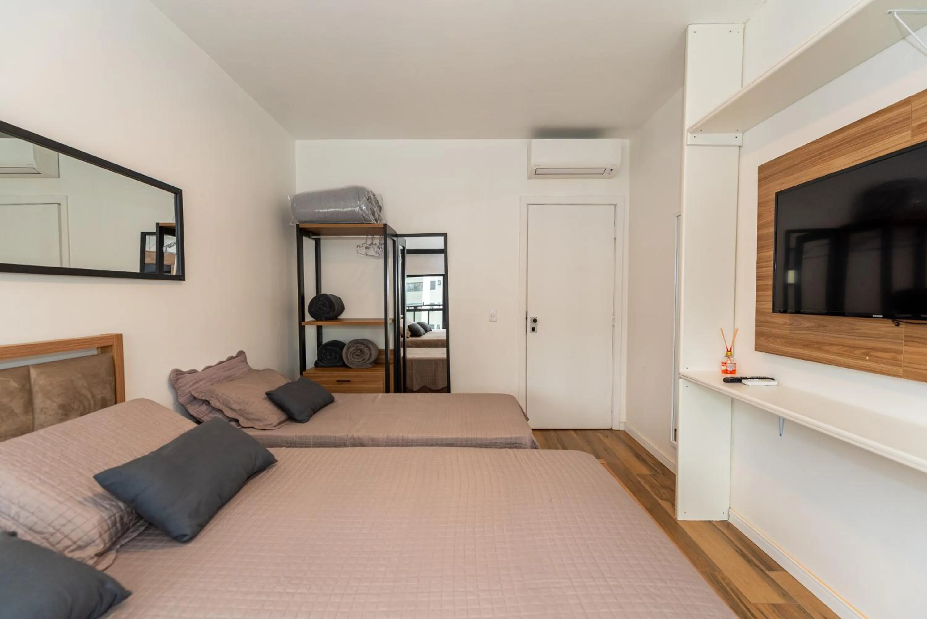 Photo of the whole room, Bed in Metropolitan Flats