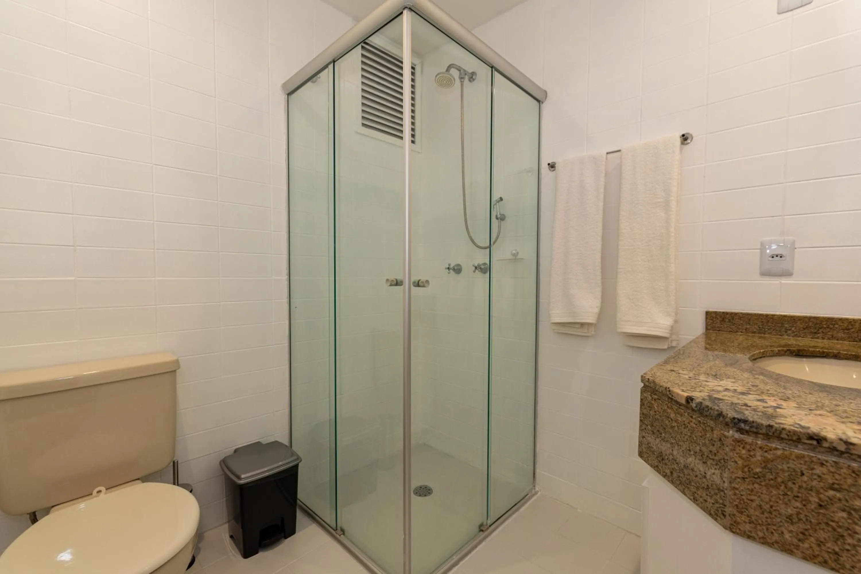 Toilet in Metropolitan Flats