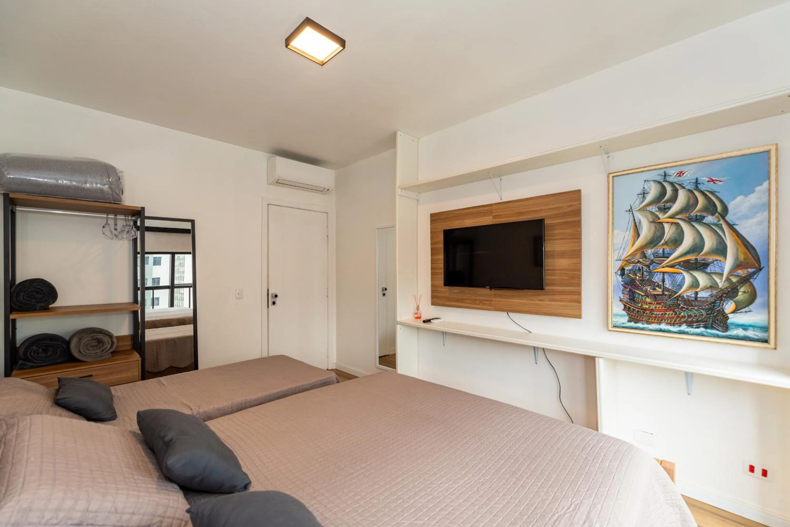 Photo of the whole room, Bed in Metropolitan Flats