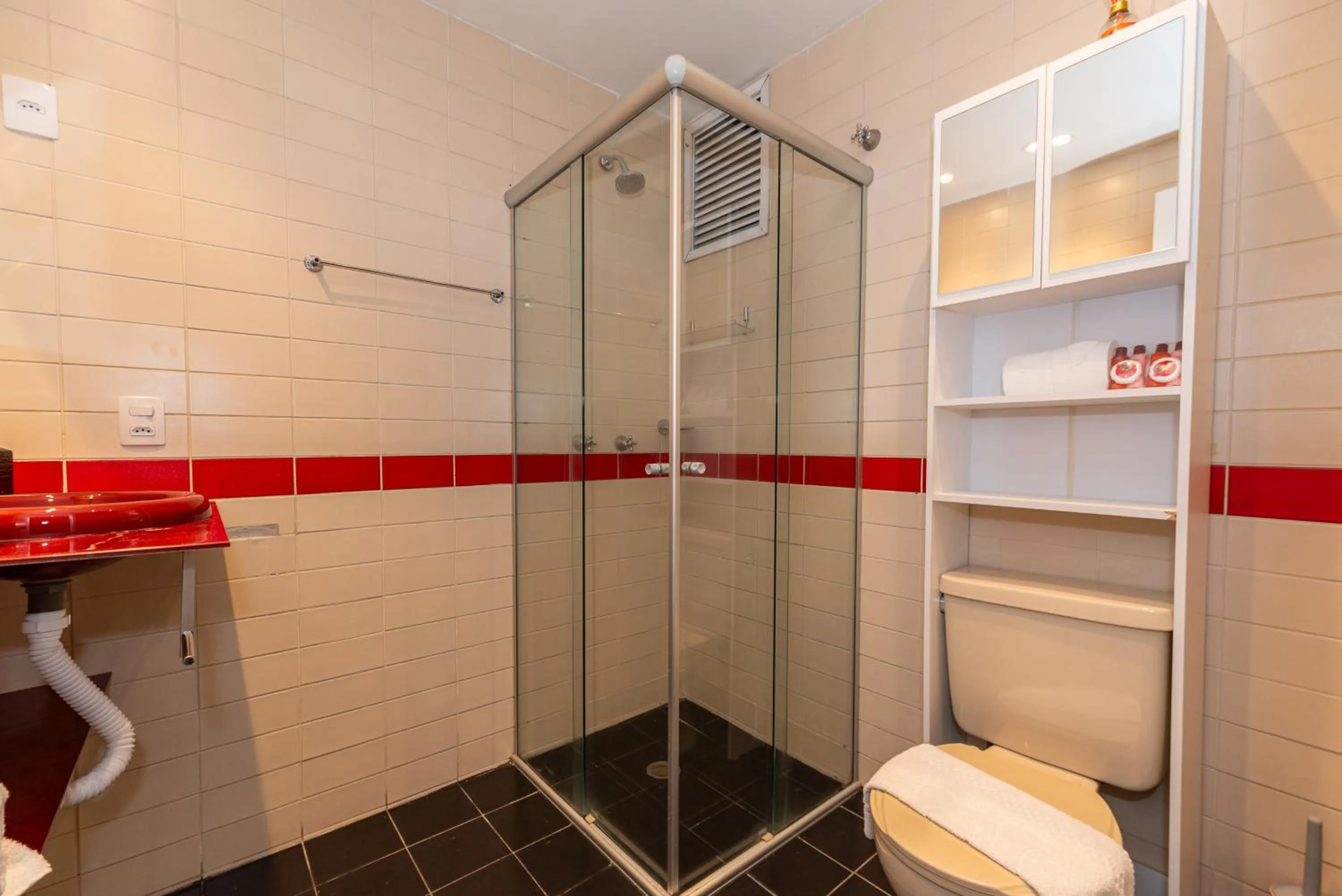 Bathroom in Metropolitan Flats