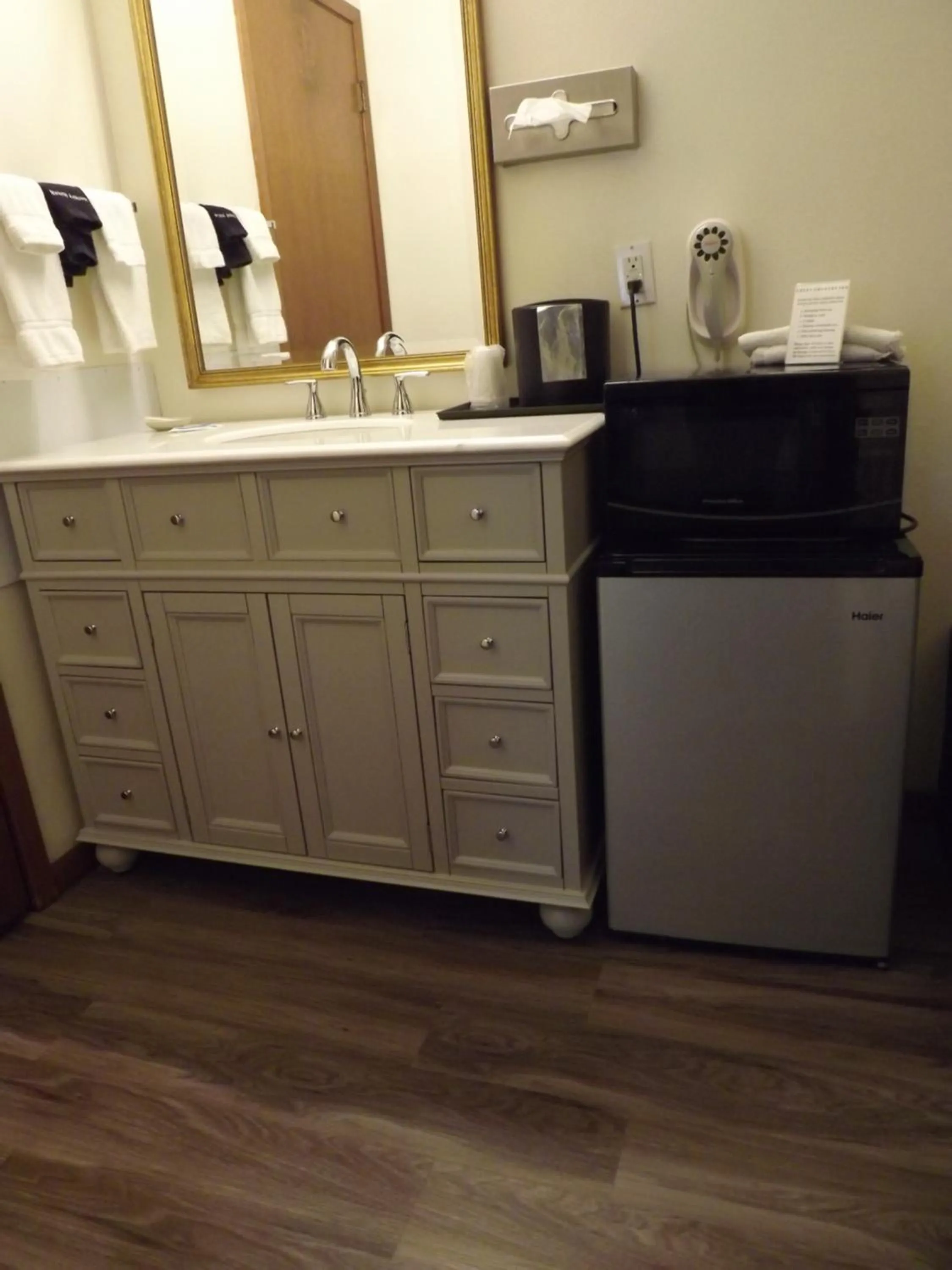 Bathroom in Crest Country Inn