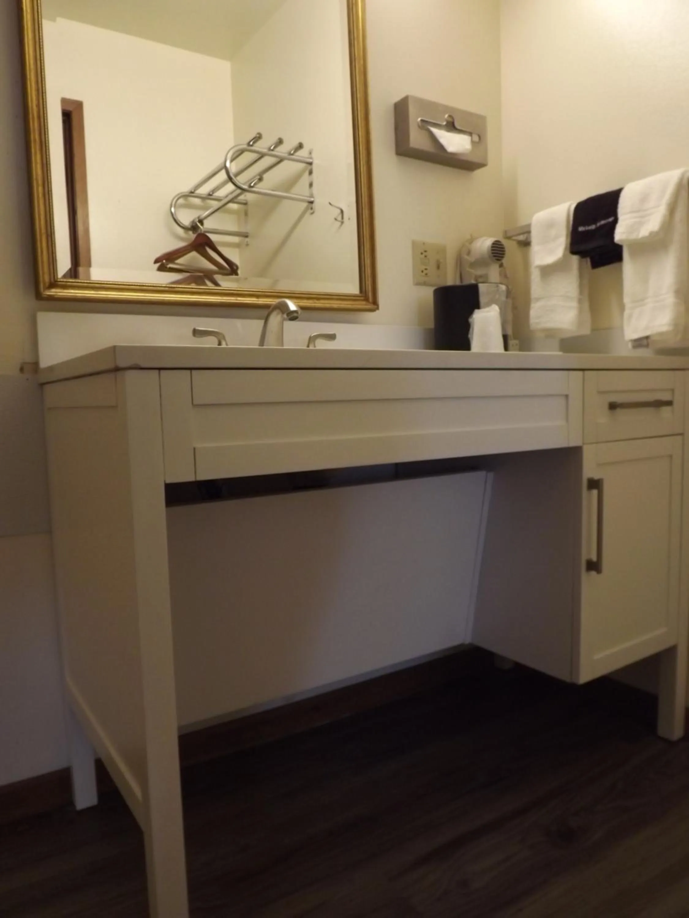 acessibility in Crest Country Inn