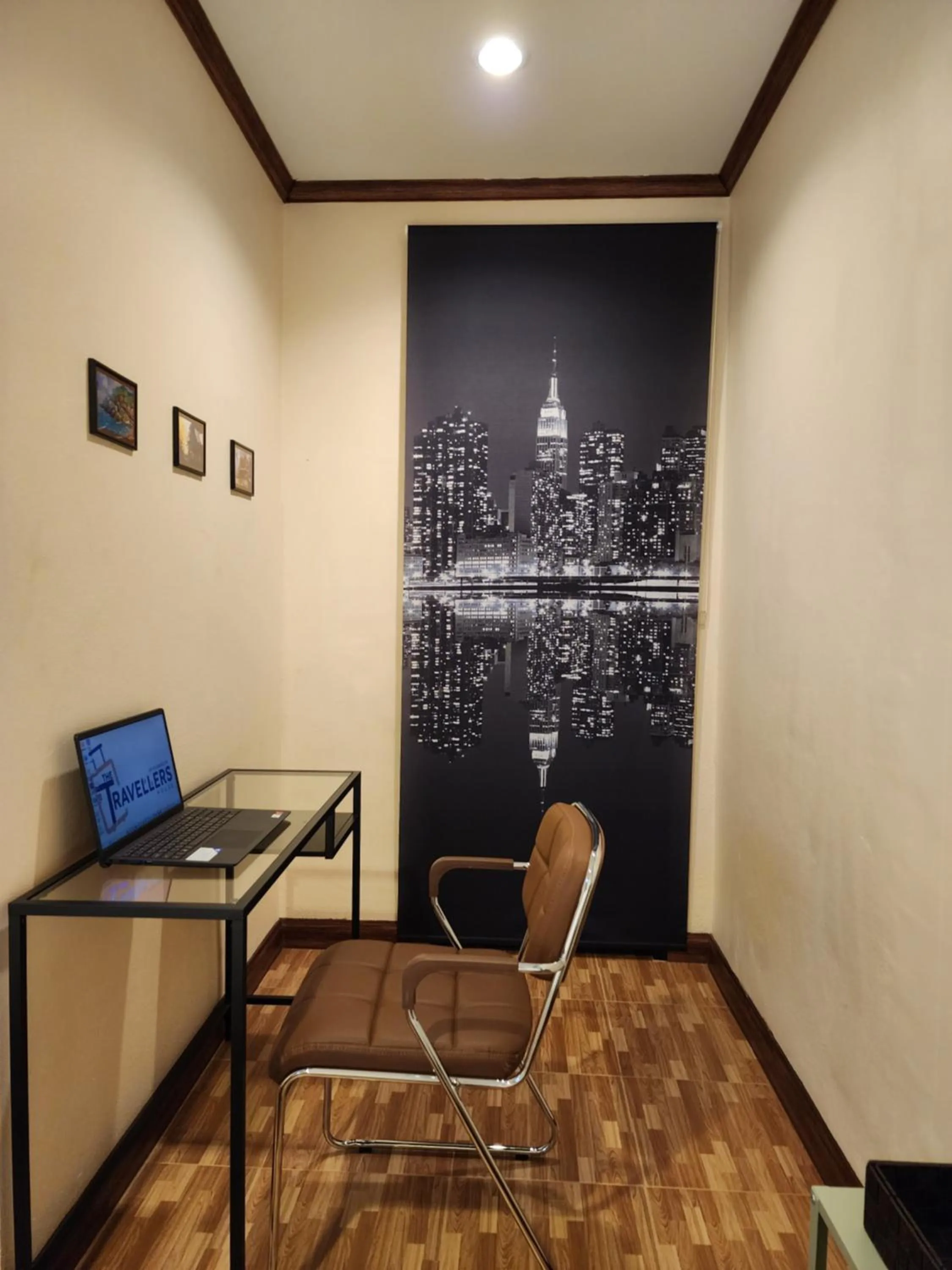 Seating area in The Travellers House - Pet Friendly Accommodation