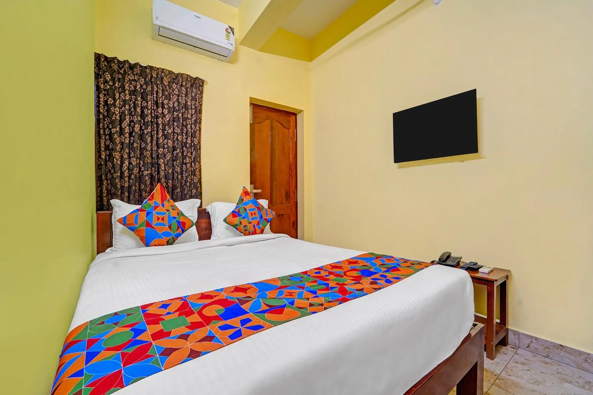 Bed in FabHotel Martine's Residency - French Colony, 5 Mins from Rock Beach