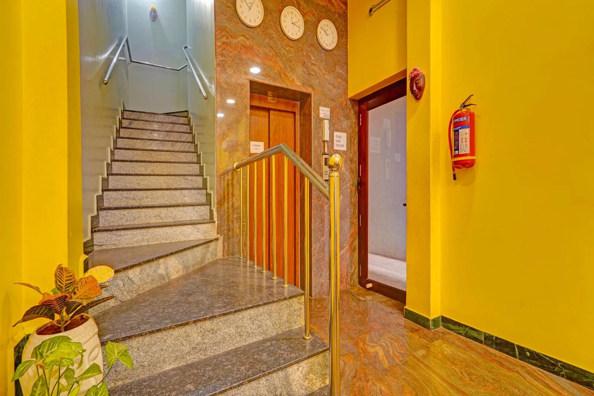 Lobby or reception in FabHotel Martine's Residency - French Colony, 5 Mins from Rock Beach