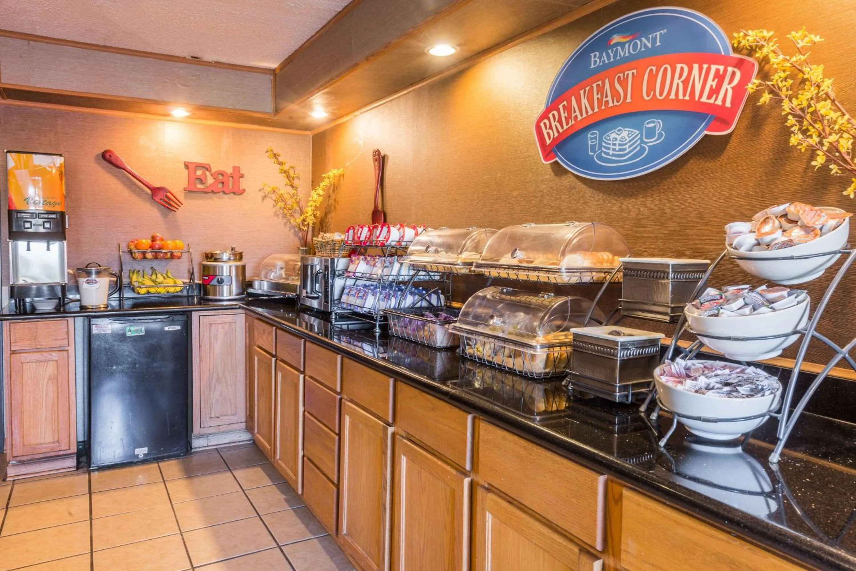 Restaurant/places to eat in Baymont by Wyndham Lancaster