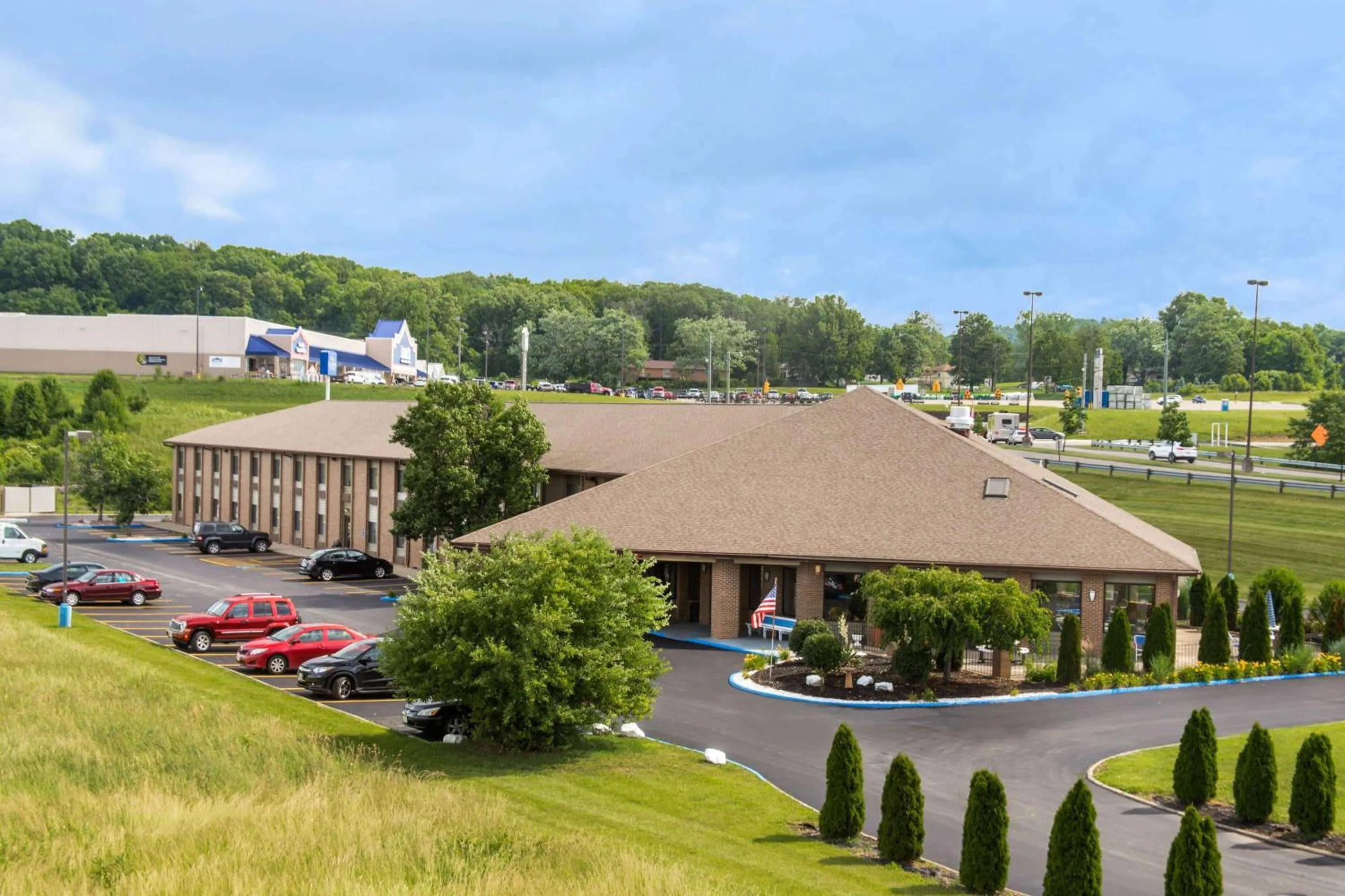 Property building in Baymont by Wyndham Lancaster