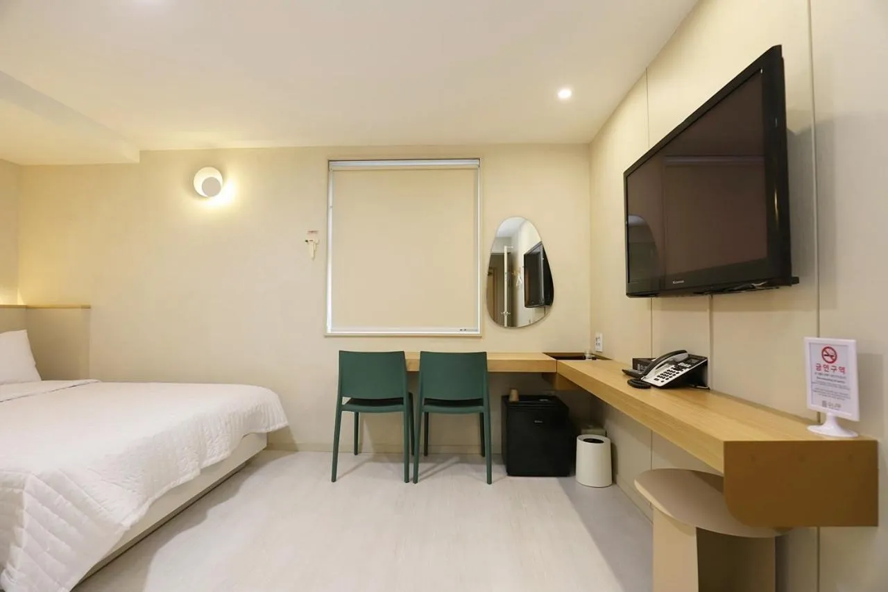 Photo of the whole room, Bed in Chuncheon Sonamu Hotel