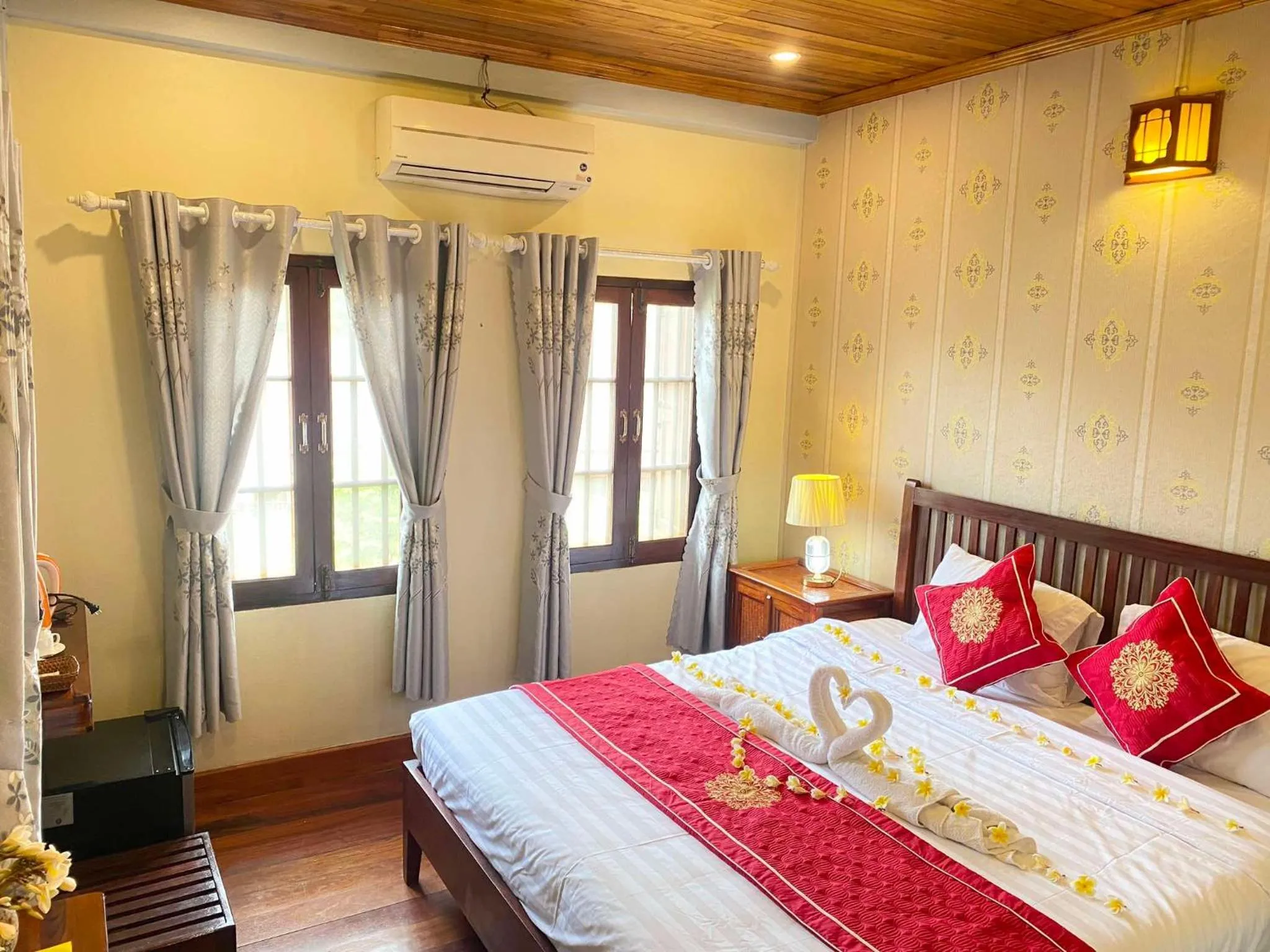 Bed in Luang Prabang Residence & Travel