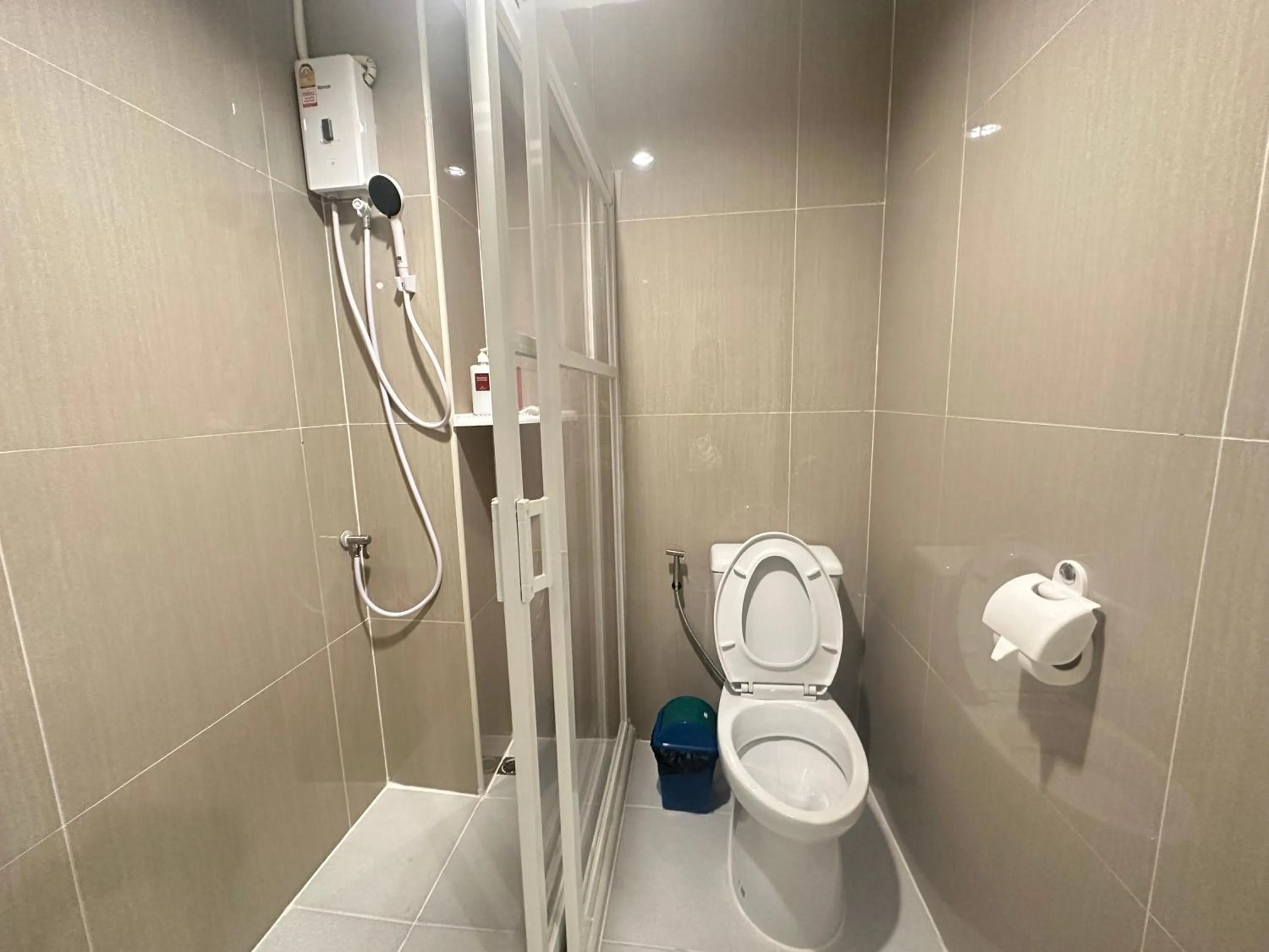 Shower in Metro Link Ratchada Hotel