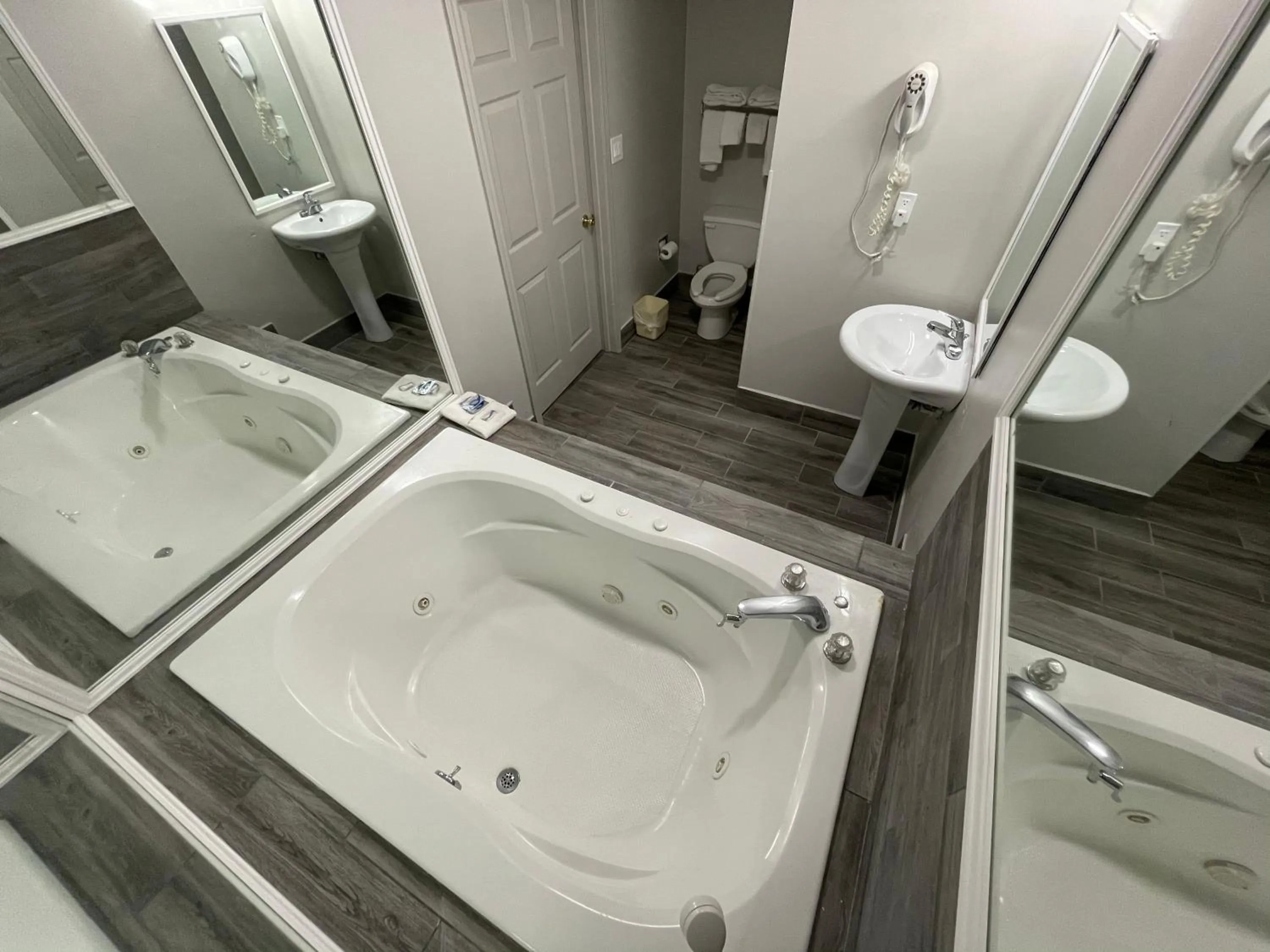 Embassy Inn - Hohenwald