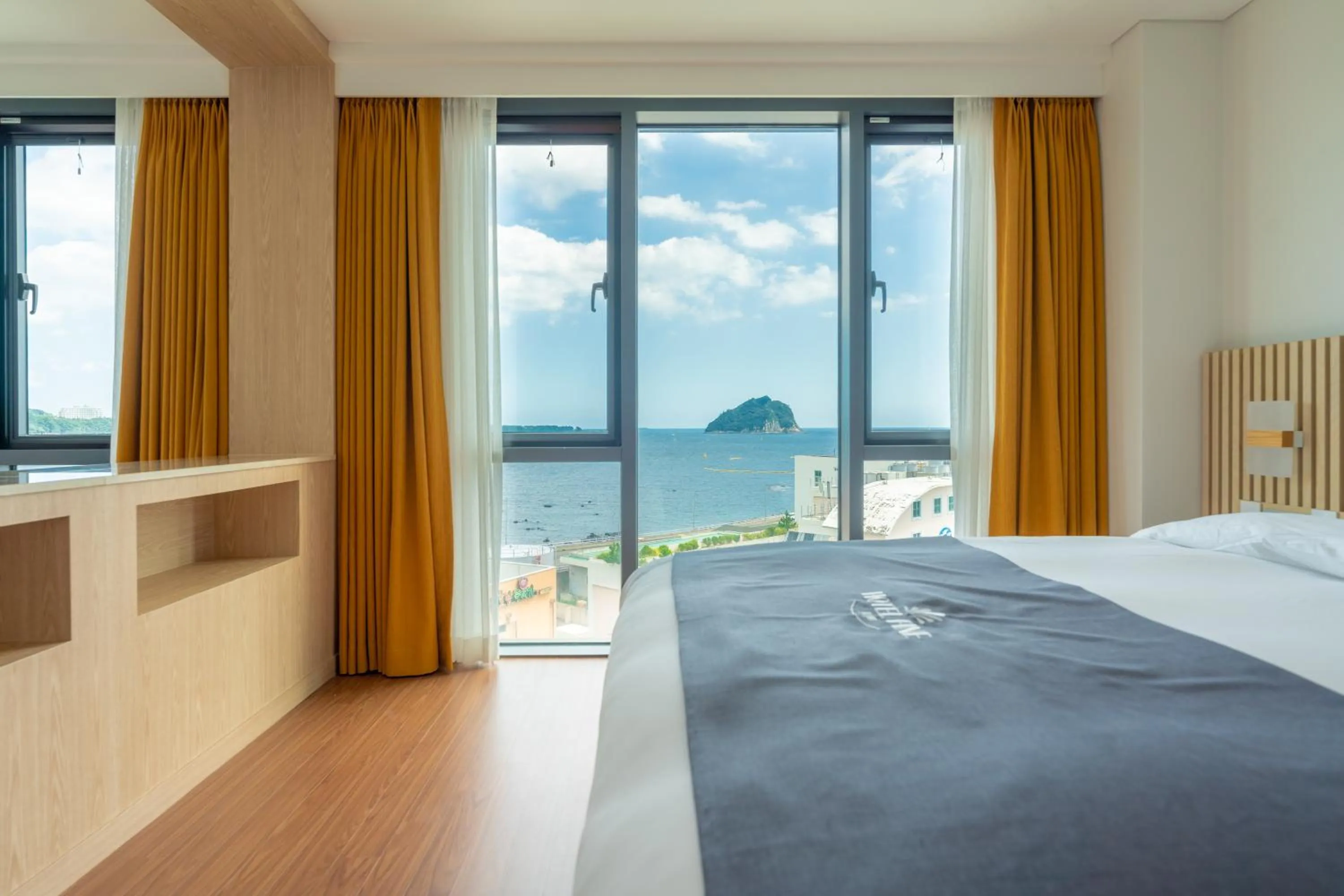 Bed in Hotel Fine Jeju