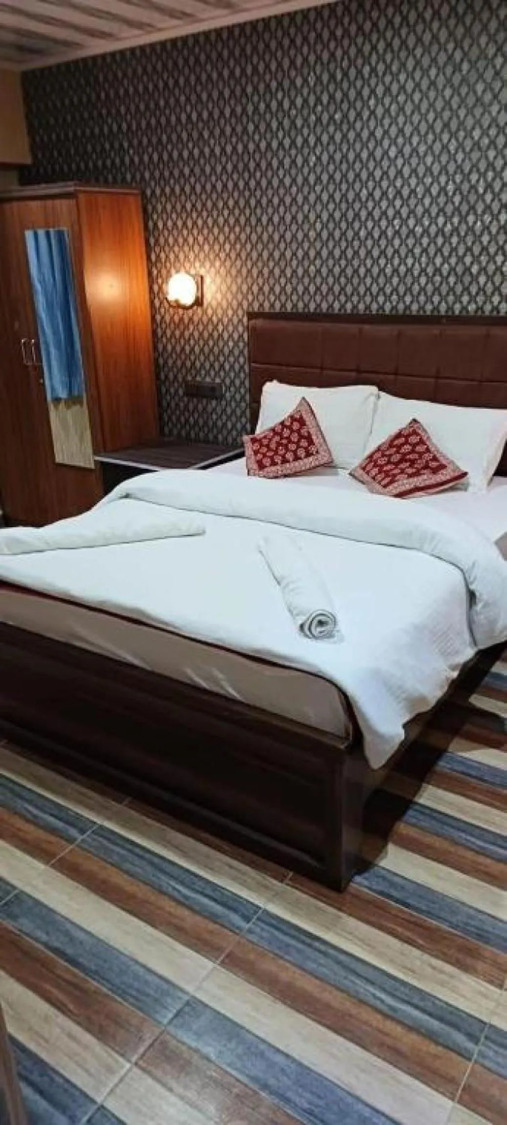 Bedroom, Bed in Blossom Spring