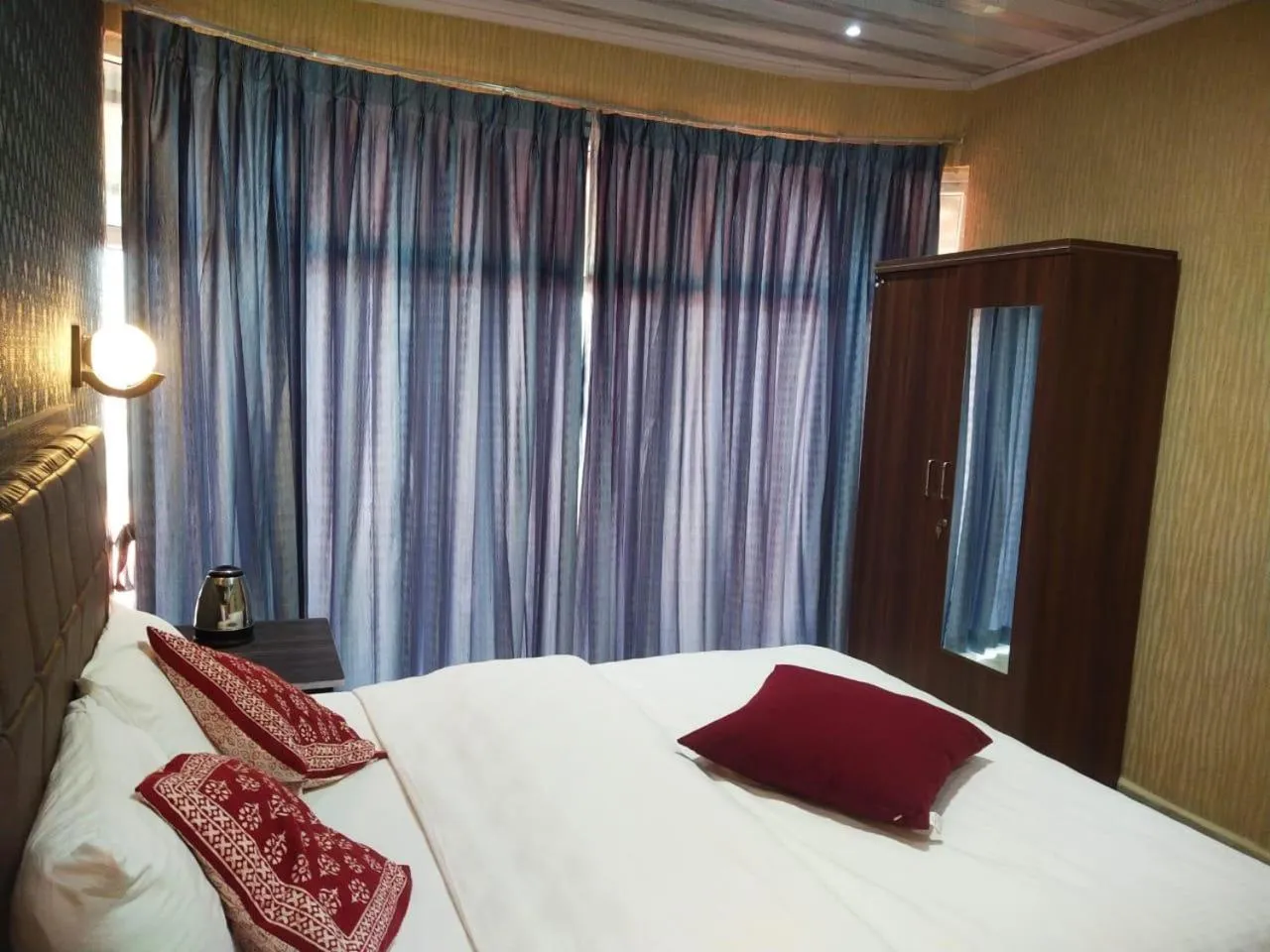 Bedroom, Bed in Blossom Spring