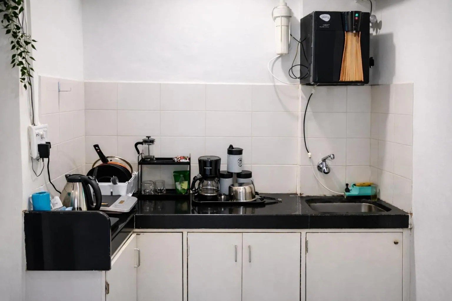 Kitchen or kitchenette in Locomo Hostel Express - Stay Work Eat