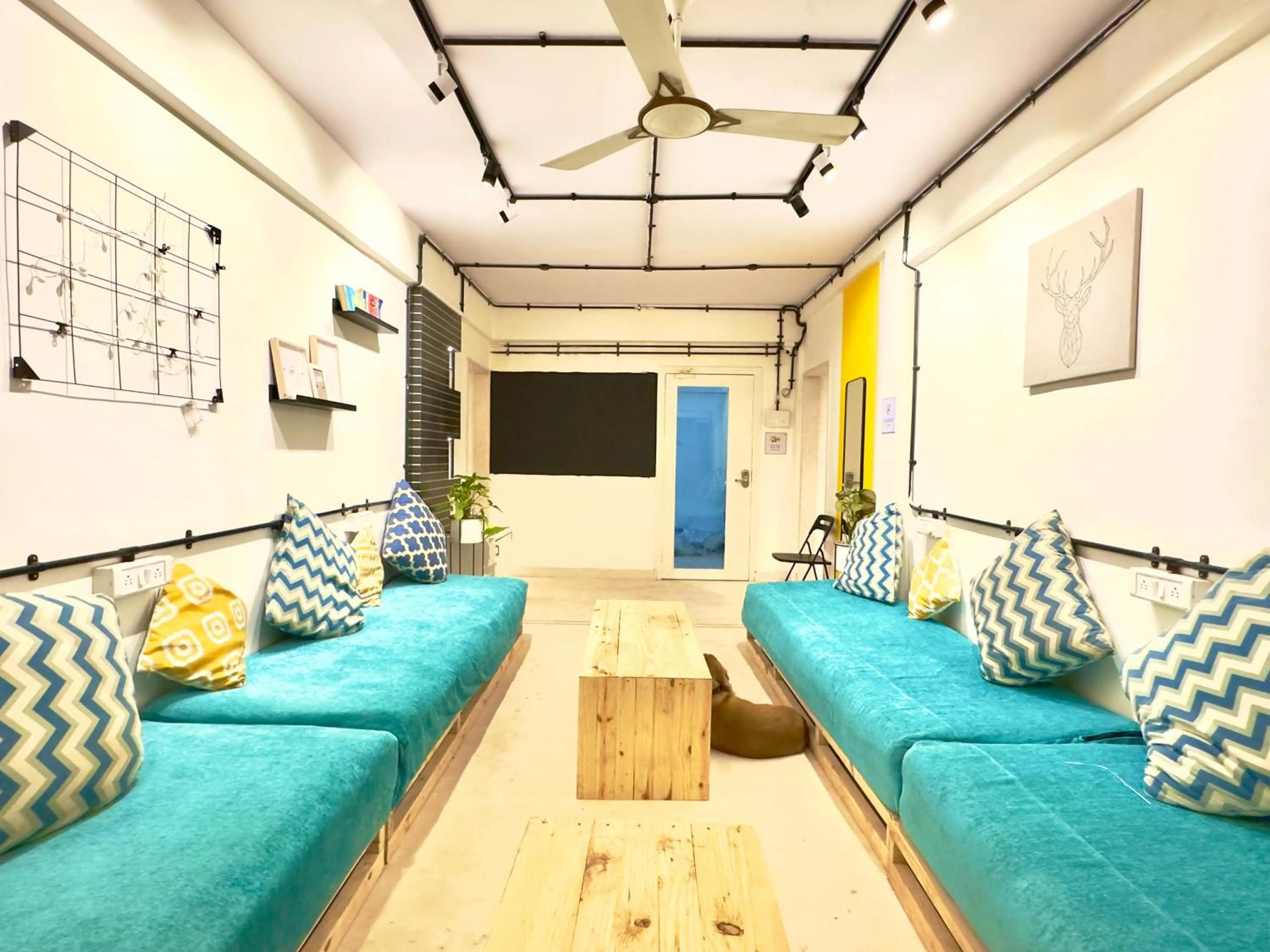 Communal lounge/ TV room in Locomo Hostel Express - Stay Work Eat