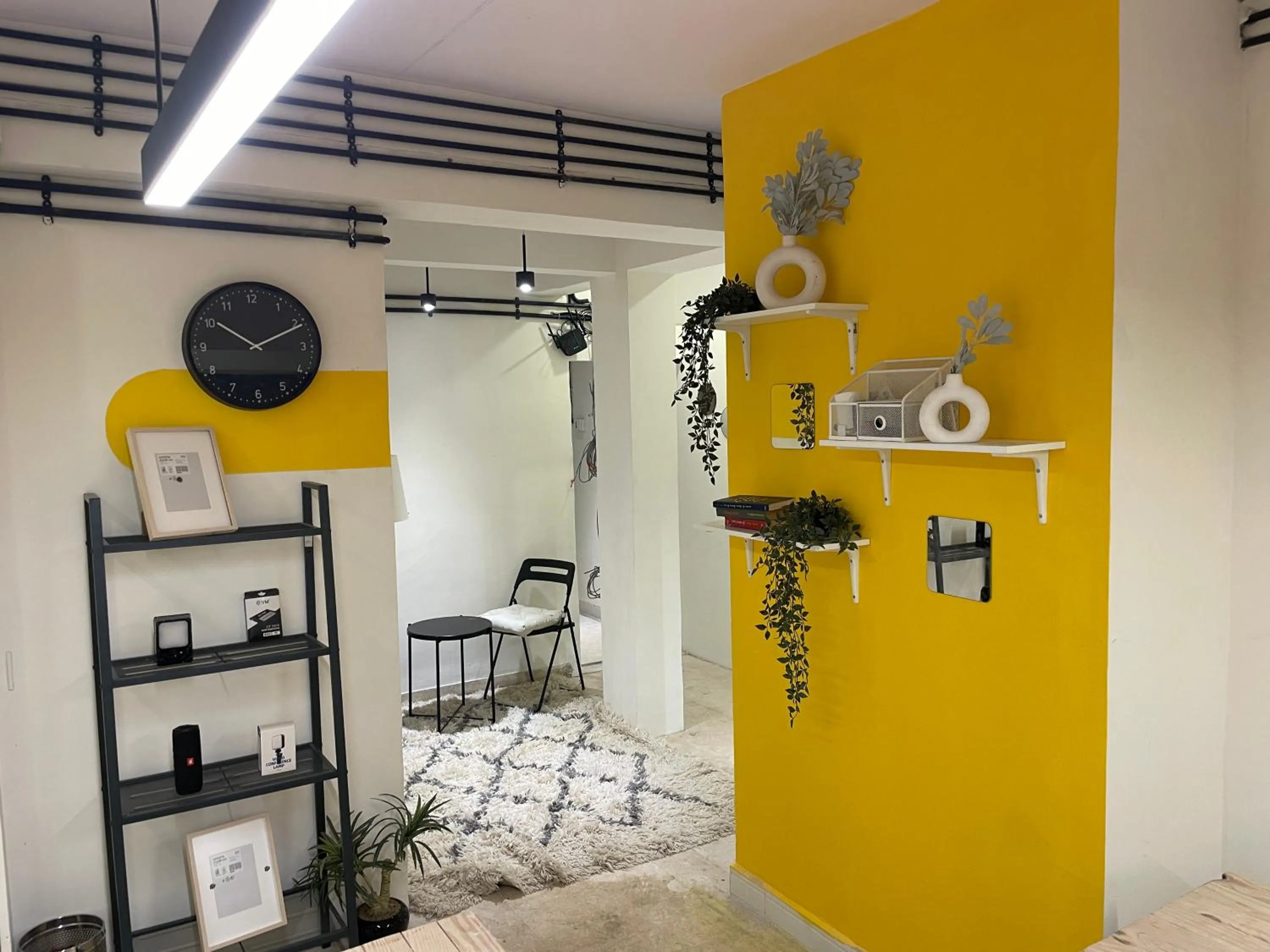 Communal lounge/ TV room in Locomo Hostel Express - Stay Work Eat