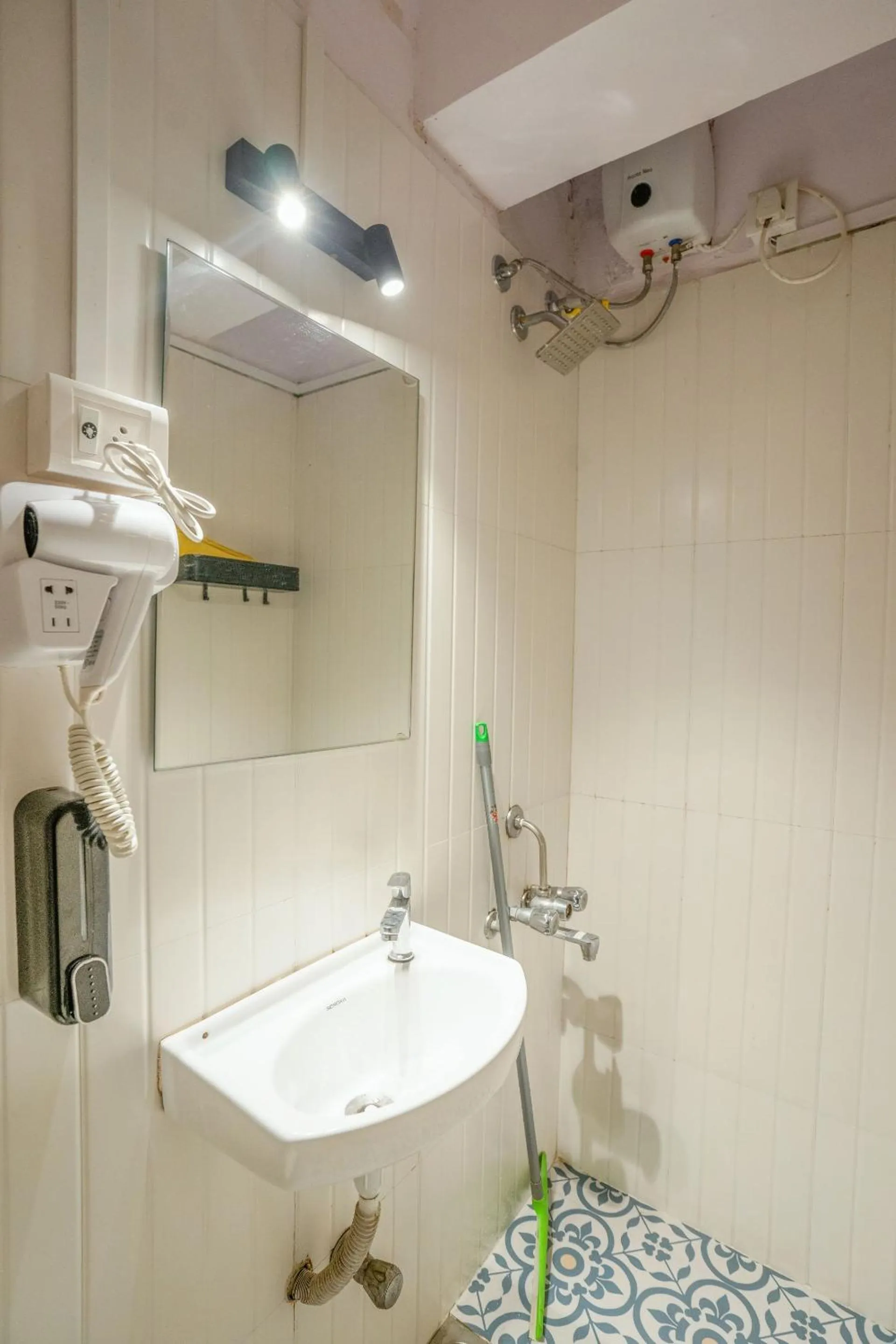 Bathroom in Locomo Hostel Express - Stay Work Eat