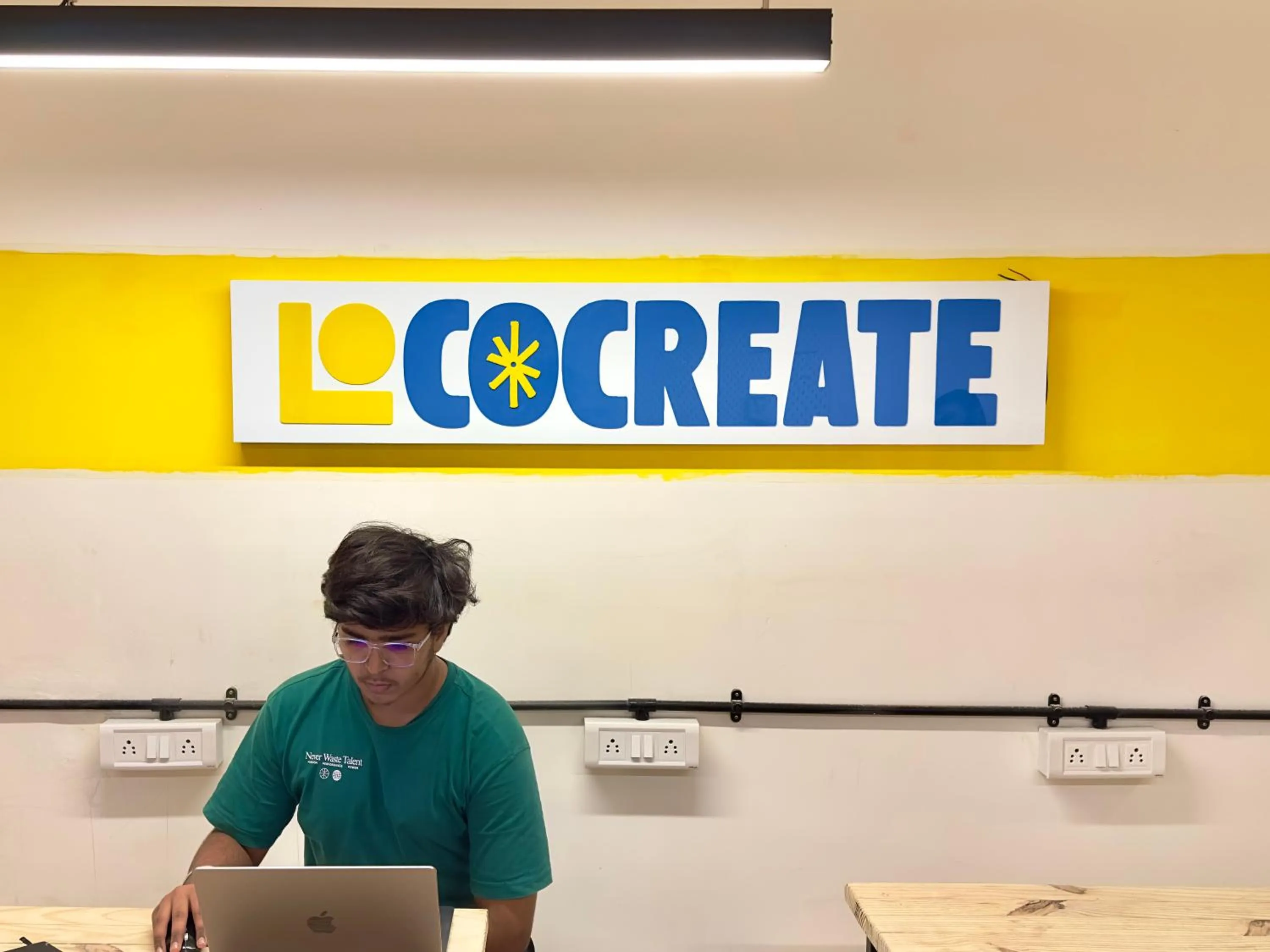 Logo/Certificate/Sign in Locomo Hostel Express - Stay Work Eat