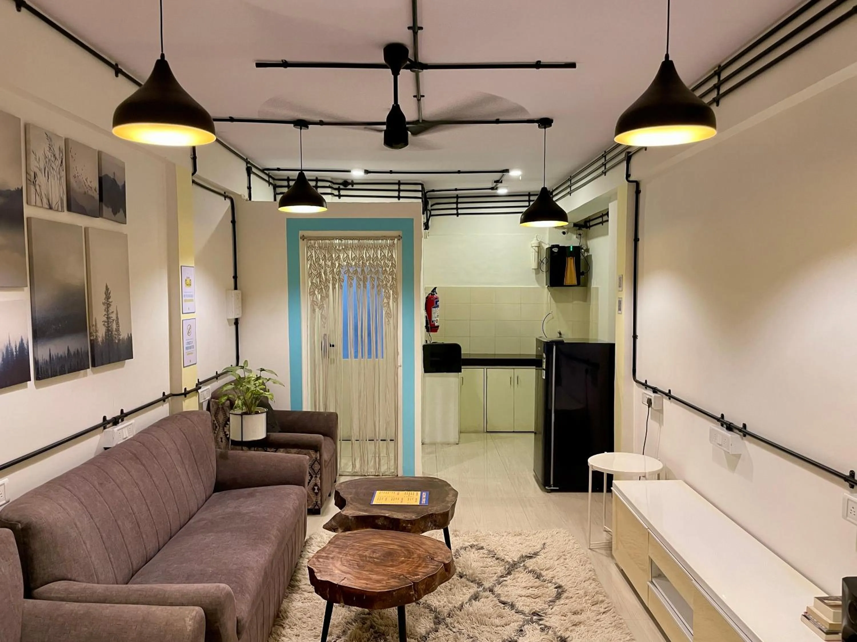 Communal lounge/ TV room in Locomo Hostel Express - Stay Work Eat