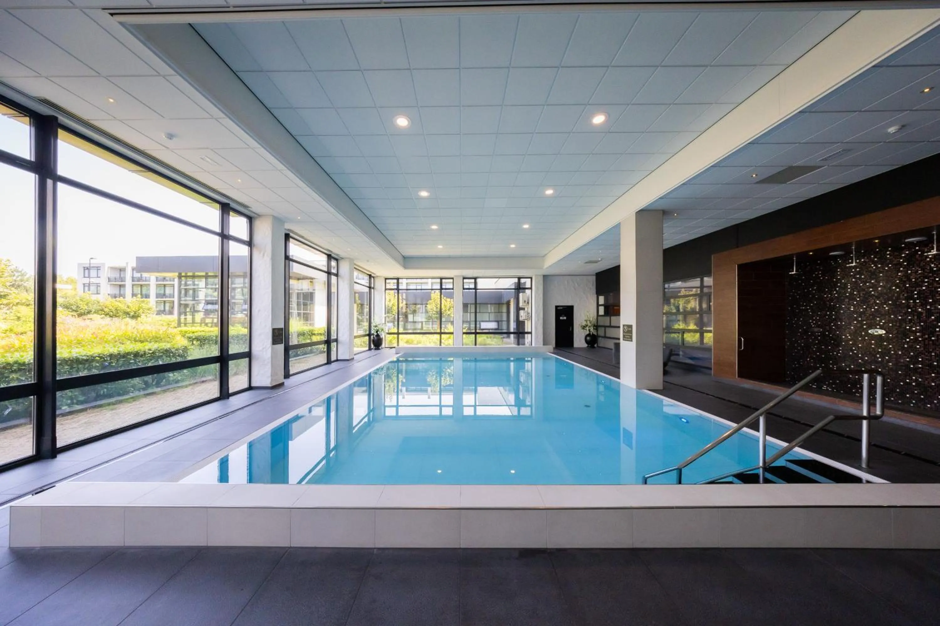 Swimming pool in Van der Valk Hotel Schiphol