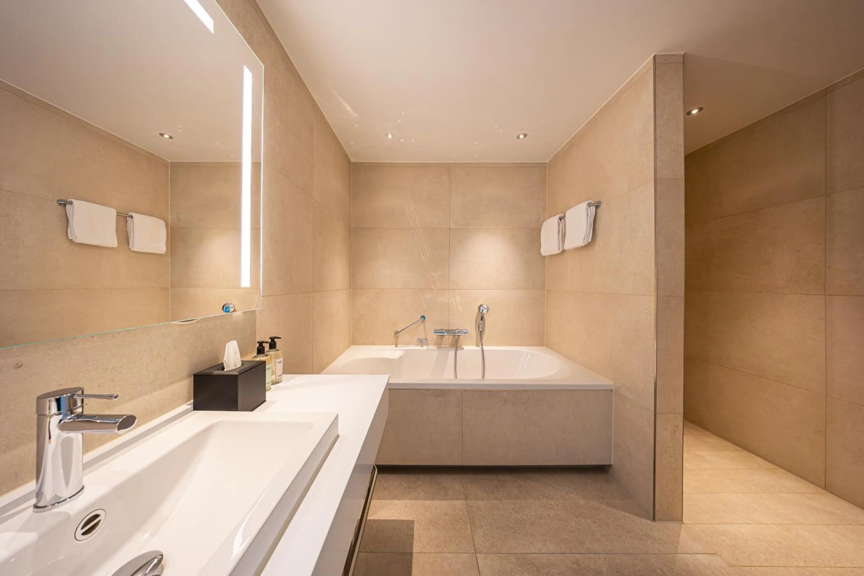 Bathroom in Van der Valk Hotel Schiphol