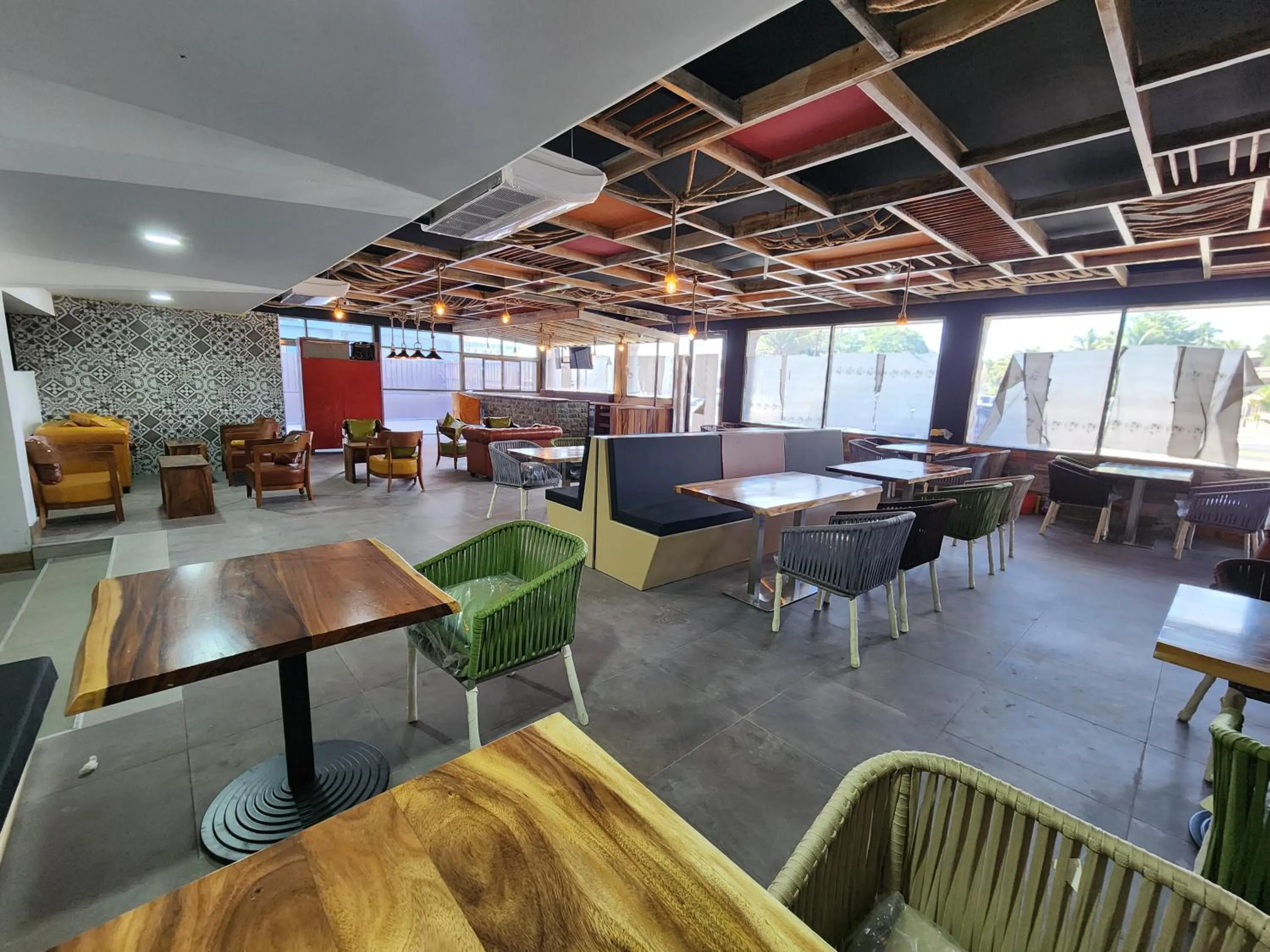 Restaurant/places to eat in Vualiku Hotel & Apartments