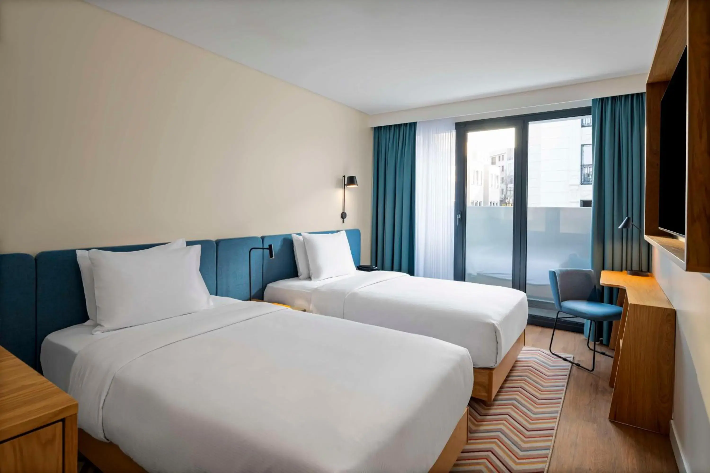 Twin Room - Smoking in Hampton By Hilton Istanbul Sirkeci Twin Room - Smoking in Hampton By Hilton Istanbul Sirkeci