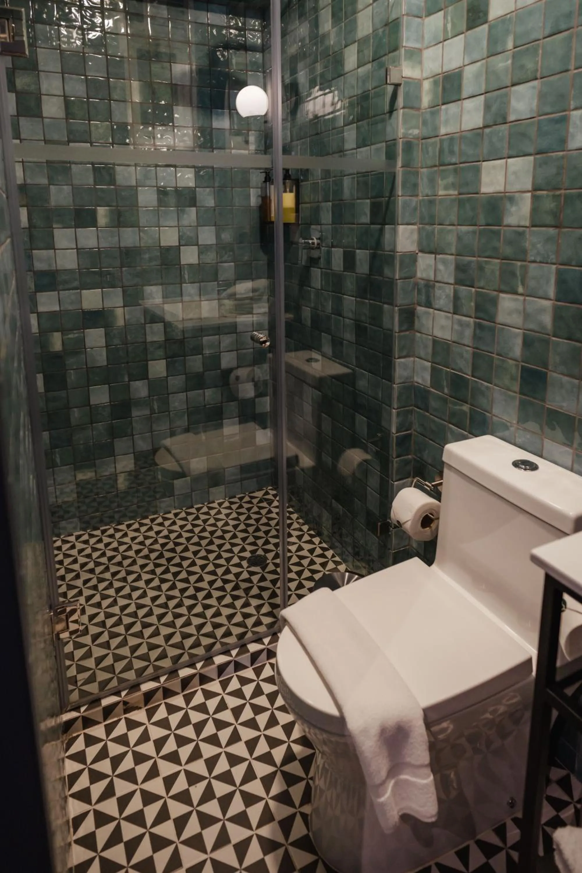 Shower in Motto By Hilton Cusco