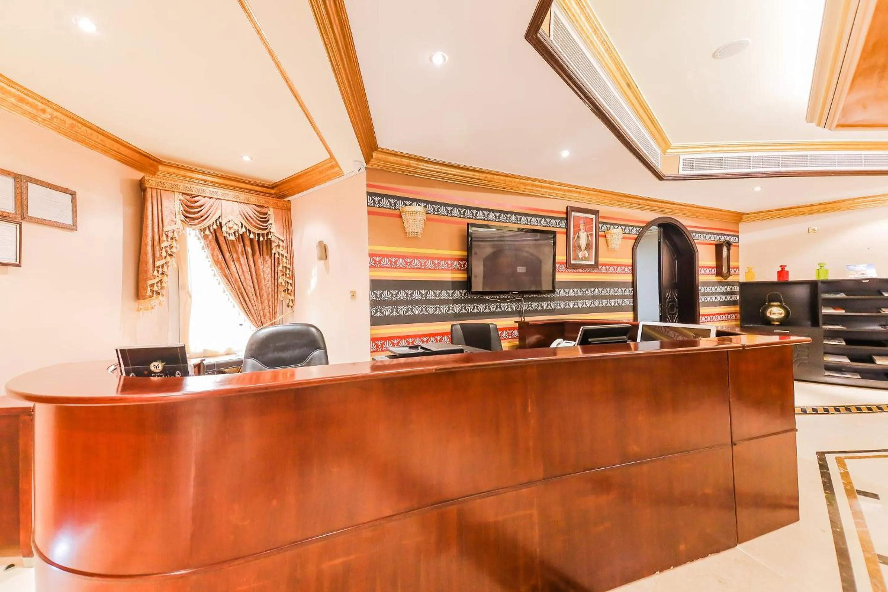 Lobby or reception in OYO 154 Bait AL Marmar Hotel