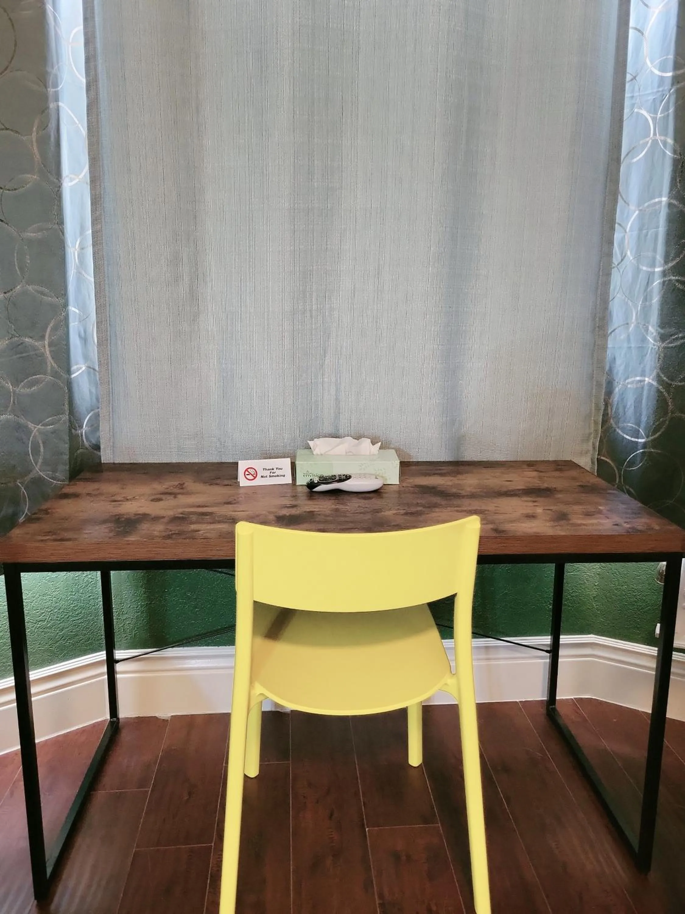 hair dresser in Orange Village Hostel