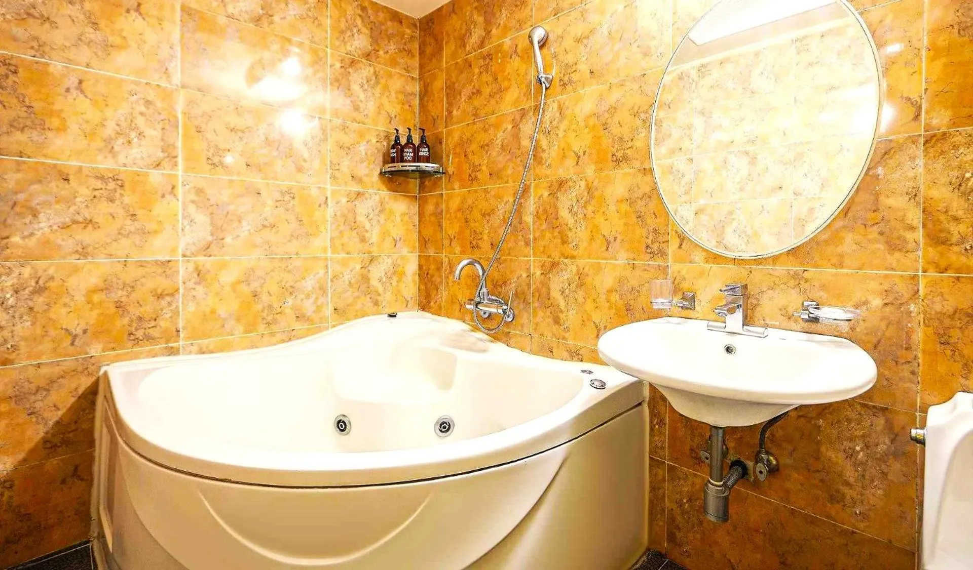 Toilet in Motel Lamant