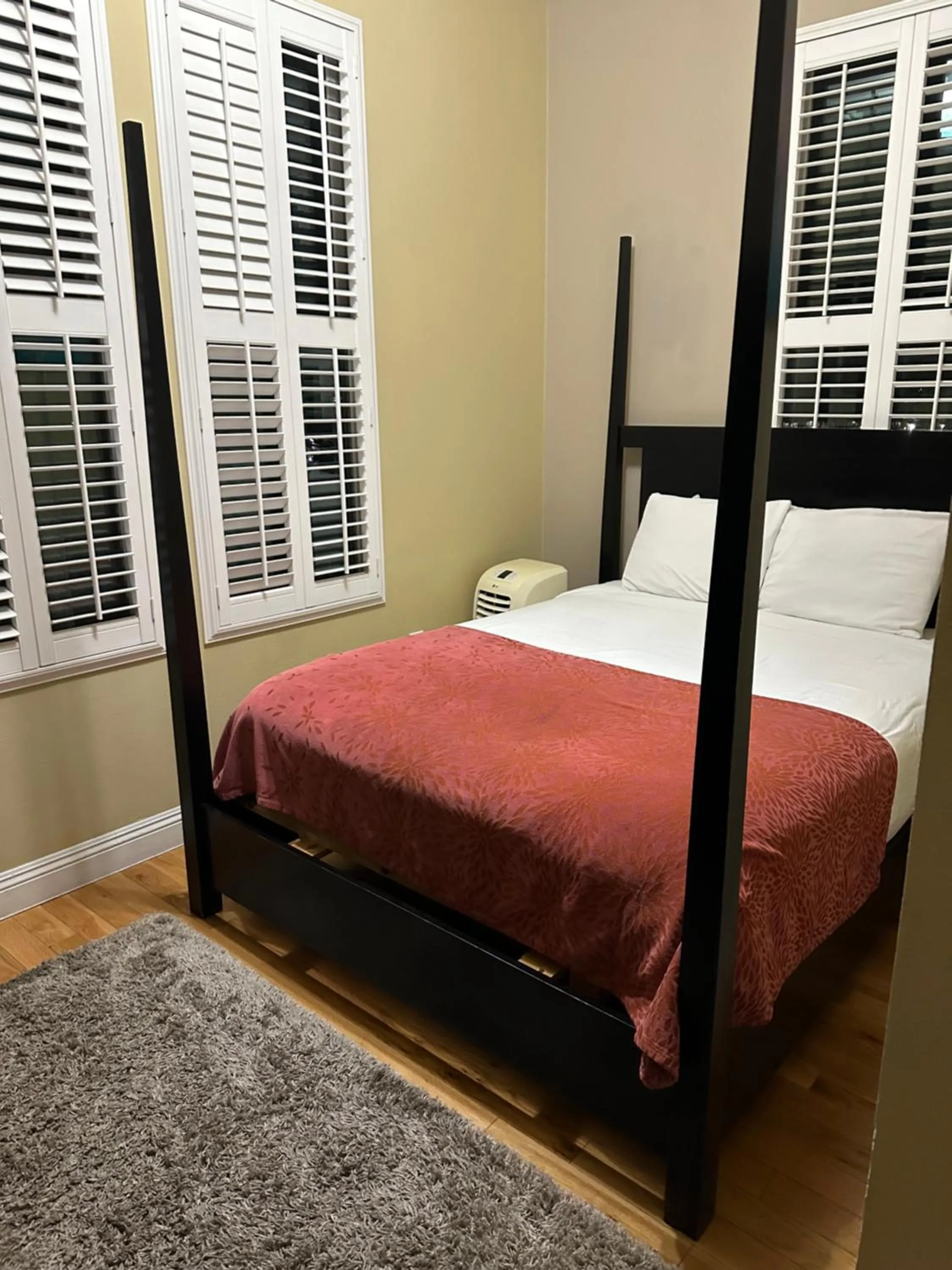 Bed in Rio Vista Inn & Suites Santa Cruz