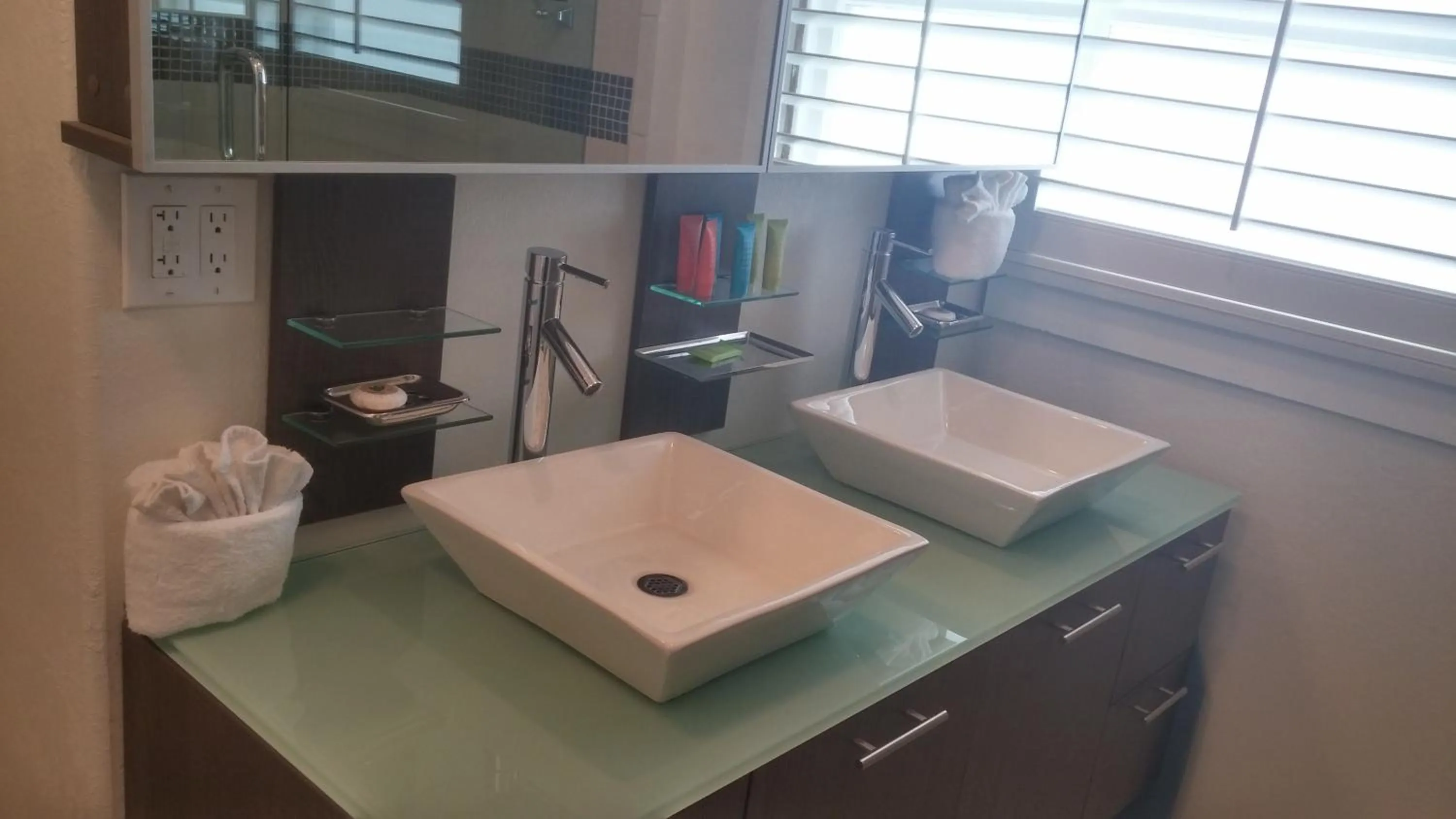 Bathroom in Rio Vista Inn & Suites Santa Cruz