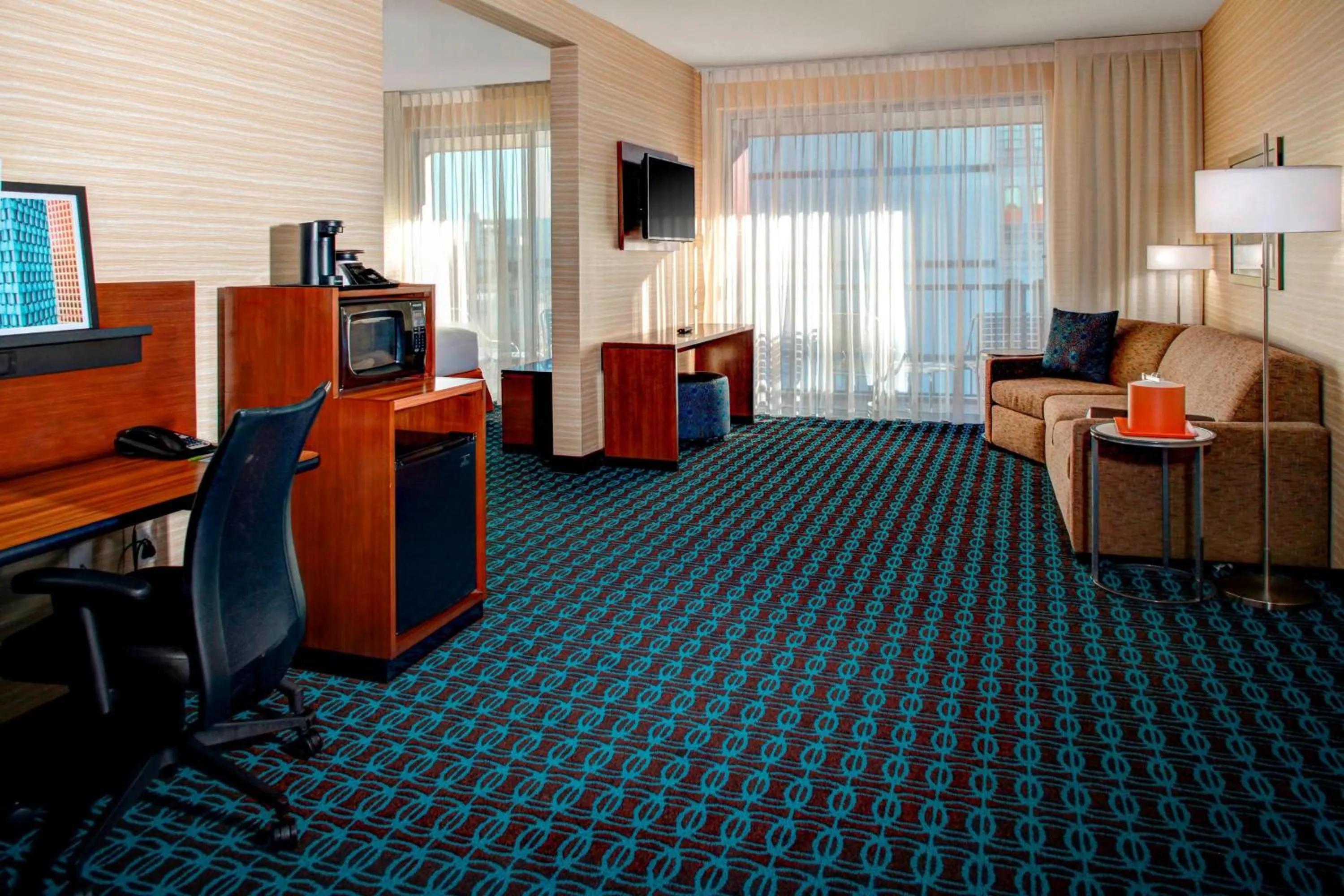 Living room in Fairfield Inn & Suites by Marriott Los Angeles LAX/El Segundo