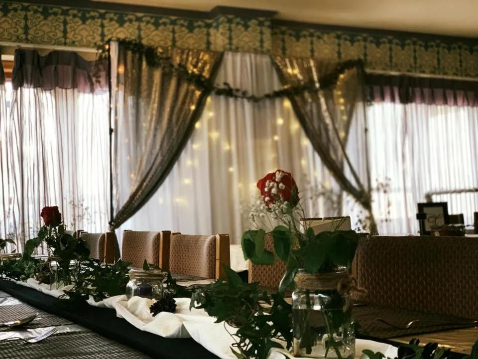 Restaurant/places to eat in Hotel Amodhara