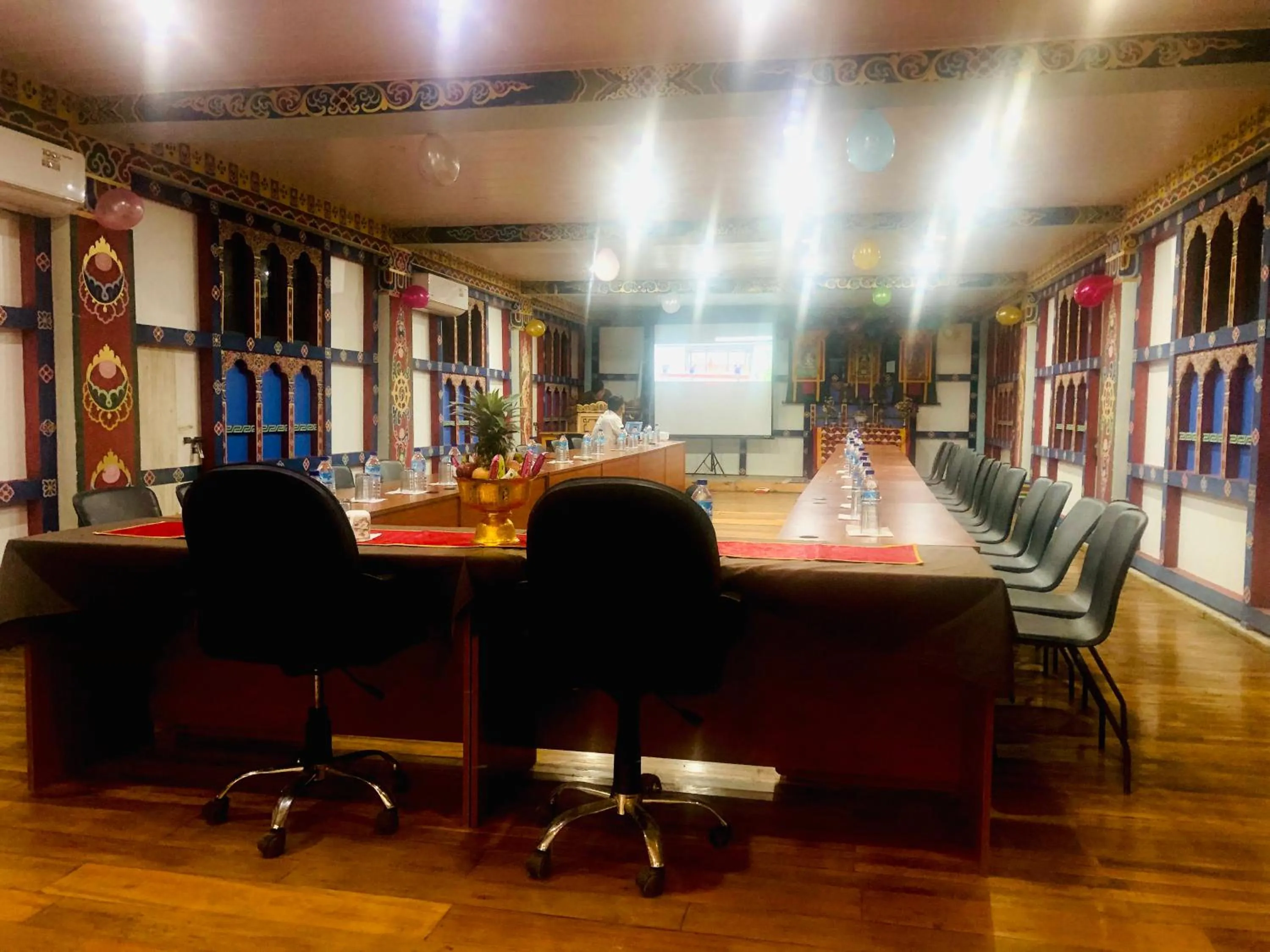 Business facilities in Hotel Amodhara
