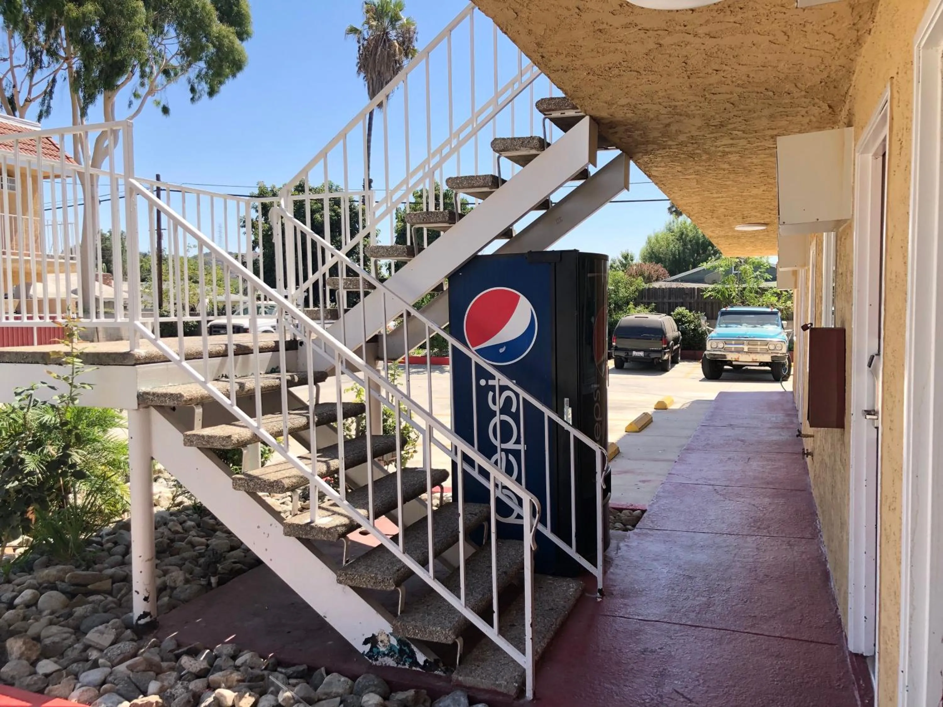 vending machine in Glendora Motel
