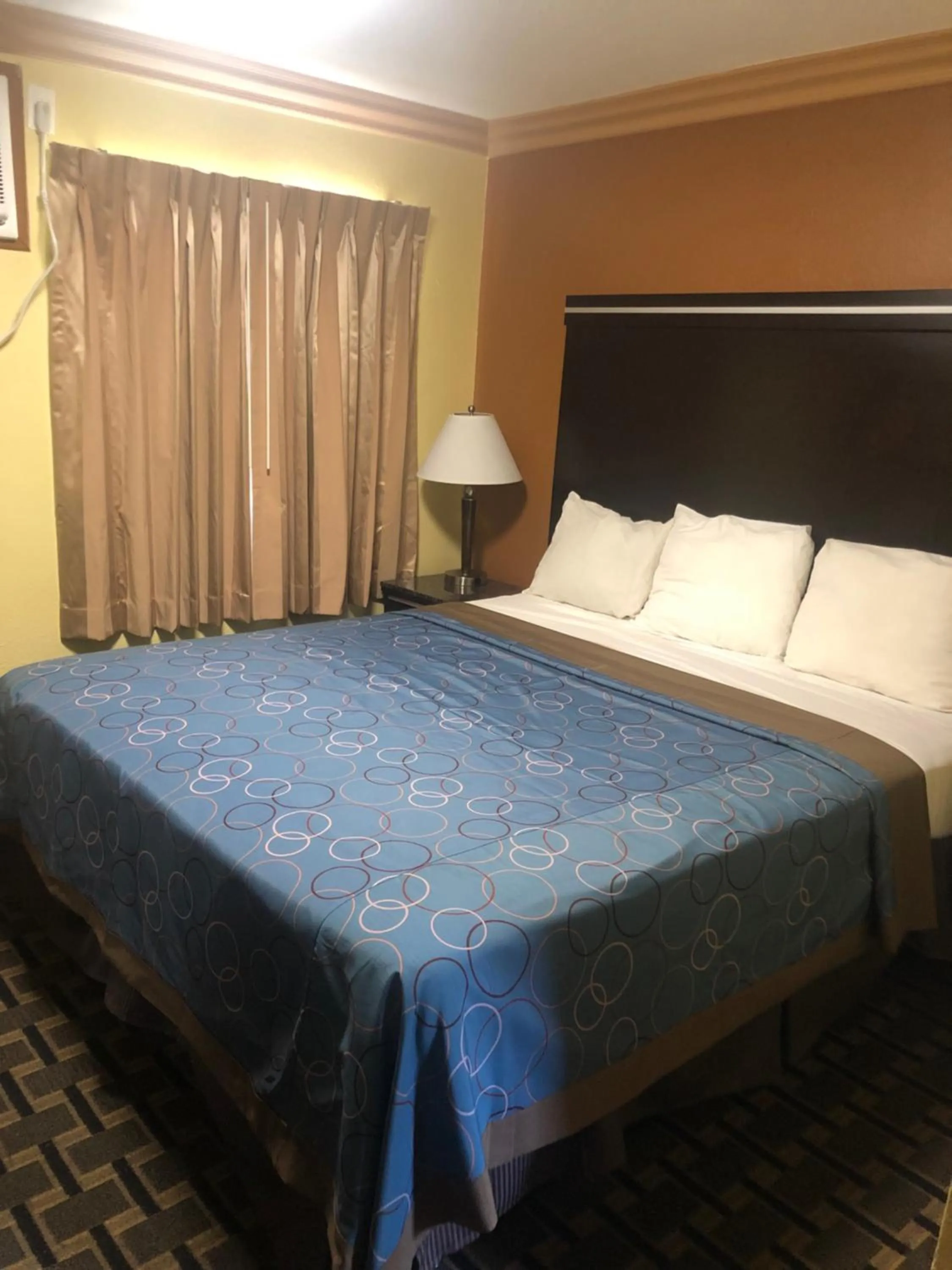 Bed in Glendora Motel